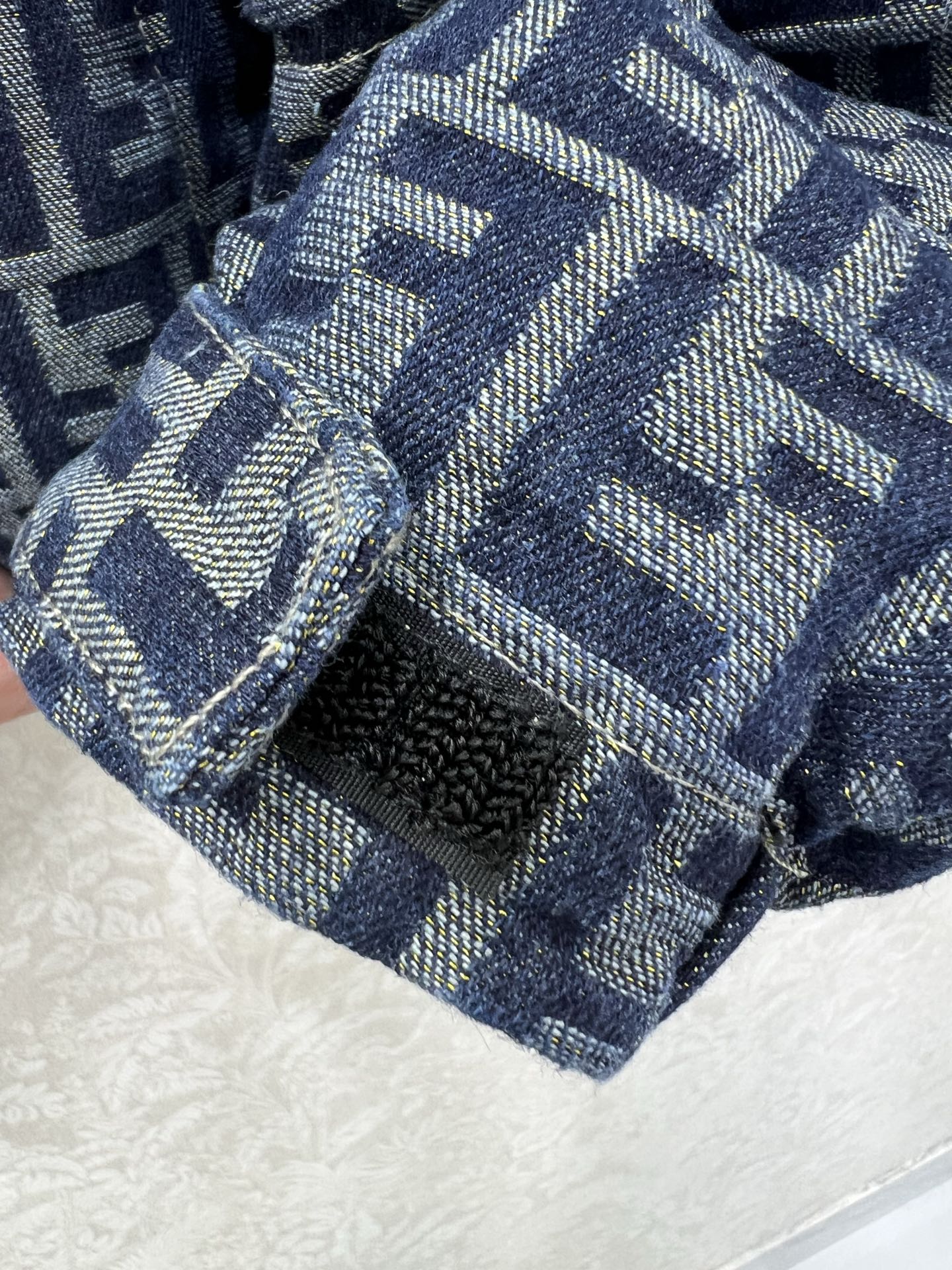 🔥🔥FEND*25秋冬新款羽绒服 90白鸭绒 双F提花牛仔连帽羽绒 打造视觉层次感 袖子口袋设计 穿出利