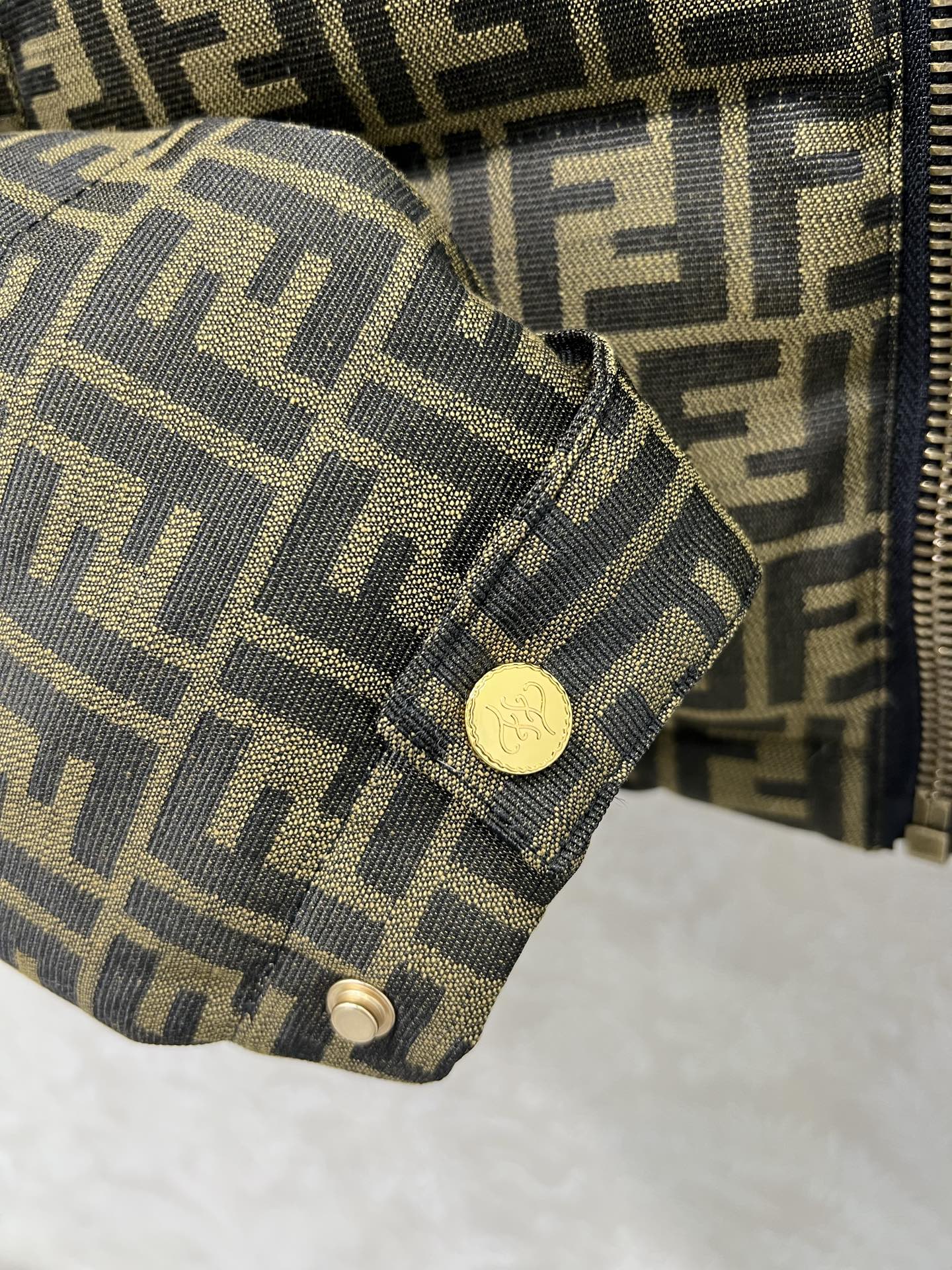 🔥🔥FEND*25新款小立领提花羽绒外套 90白鸭绒 双F提花满印时髦好看 版型很赞 定制的提花面料 气