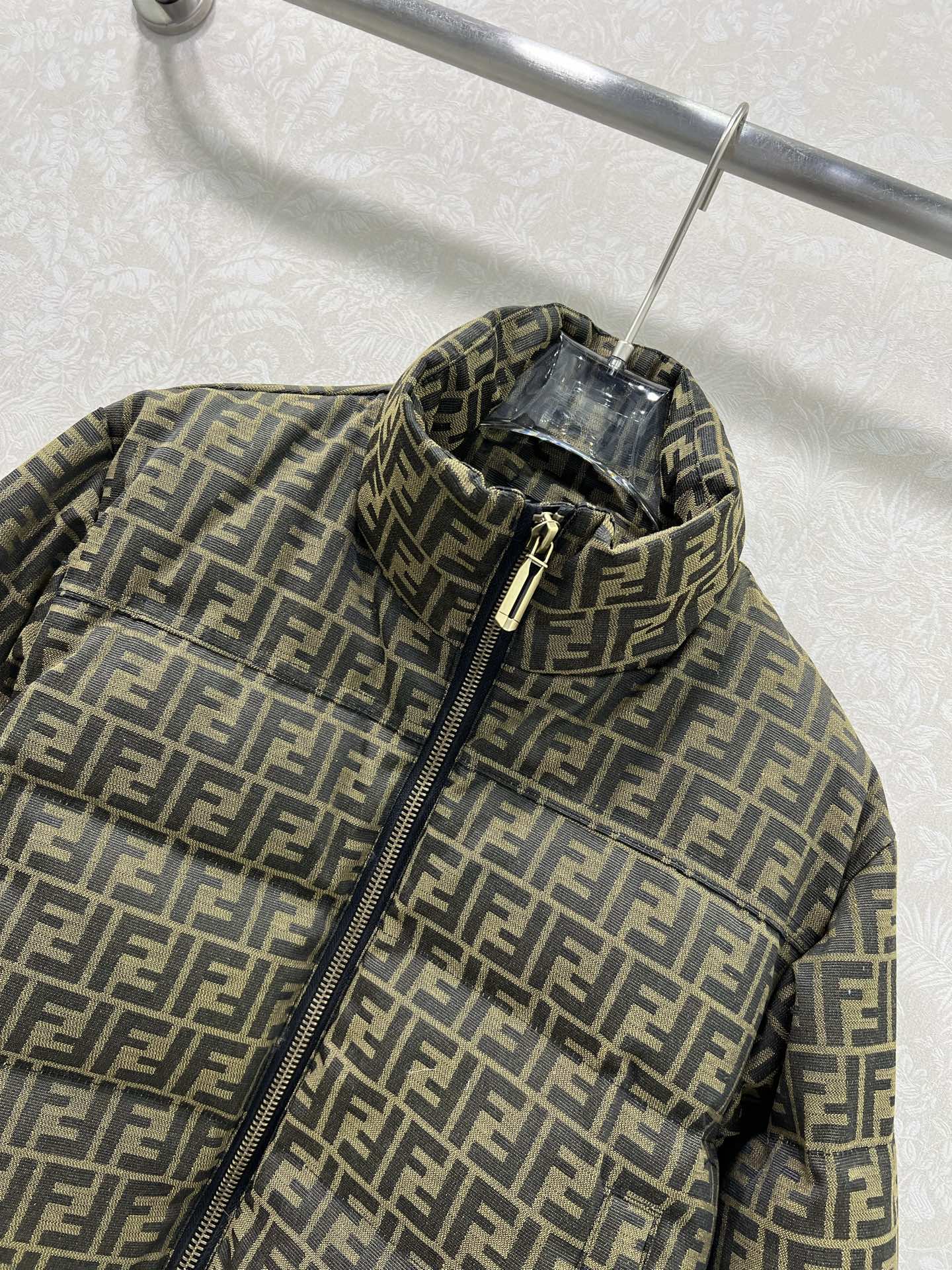 🔥🔥FEND*25新款小立领提花羽绒外套 90白鸭绒 双F提花满印时髦好看 版型很赞 定制的提花面料 气