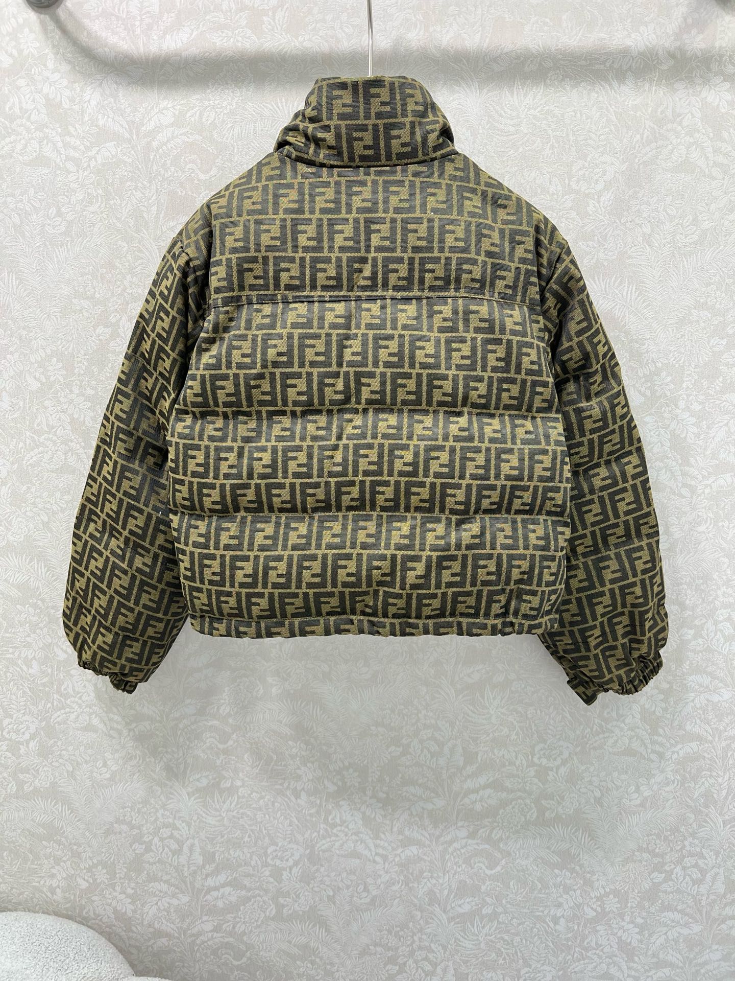 🔥🔥FEND*25新款小立领提花羽绒外套 90白鸭绒 双F提花满印时髦好看 版型很赞 定制的提花面料 气