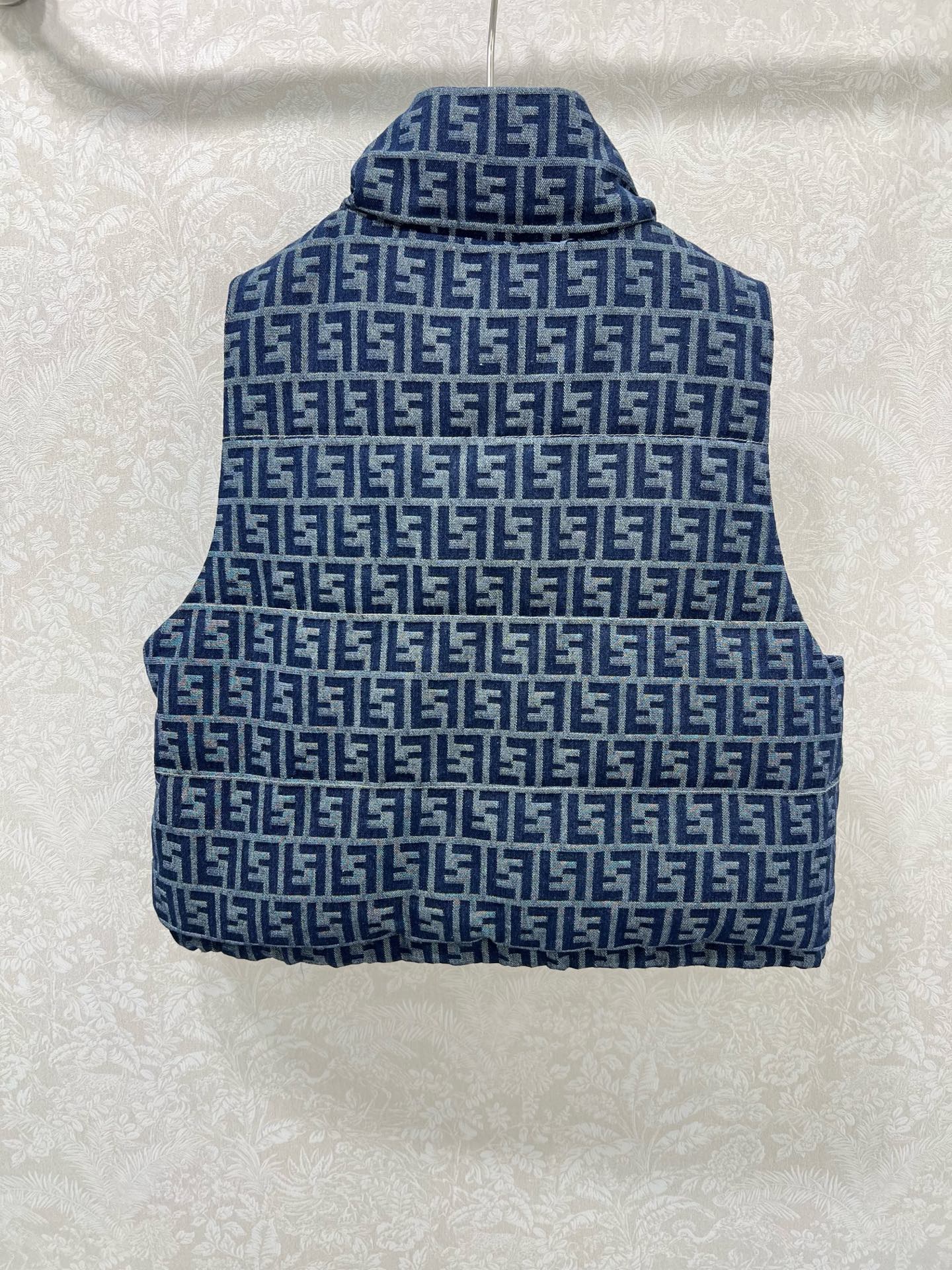 🔥🔥FEND*25新款牛仔羽绒马甲 90白鸭绒 丹宁牛仔系列立领羽绒马甲 双F牛仔提花面料 定制五金 打