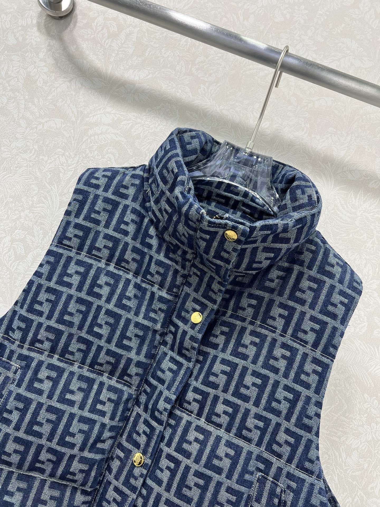 🔥🔥FEND*25新款牛仔羽绒马甲 90白鸭绒 丹宁牛仔系列立领羽绒马甲 双F牛仔提花面料 定制五金 打