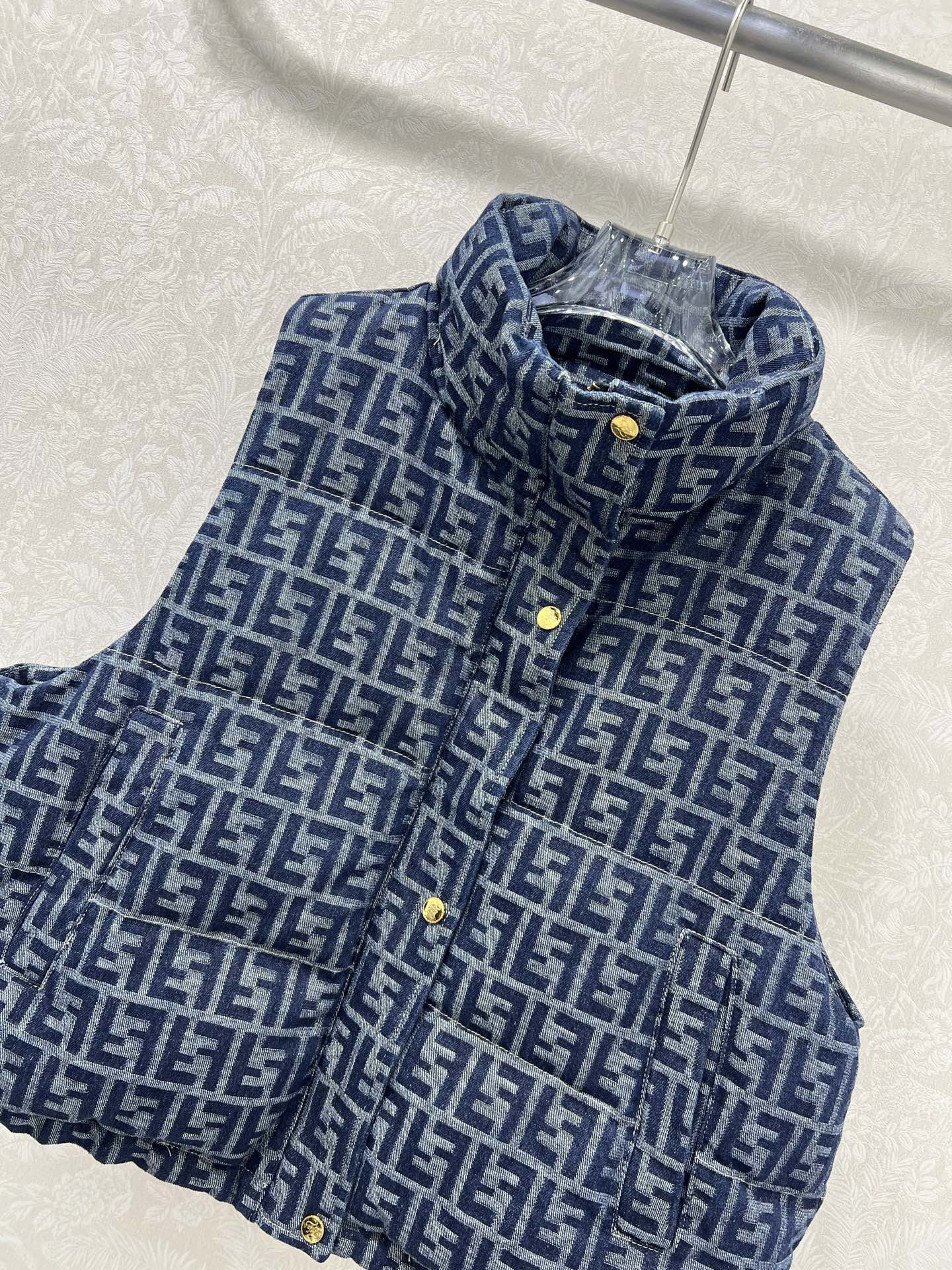 🔥🔥FEND*25新款牛仔羽绒马甲 90白鸭绒 丹宁牛仔系列立领羽绒马甲 双F牛仔提花面料 定制五金 打