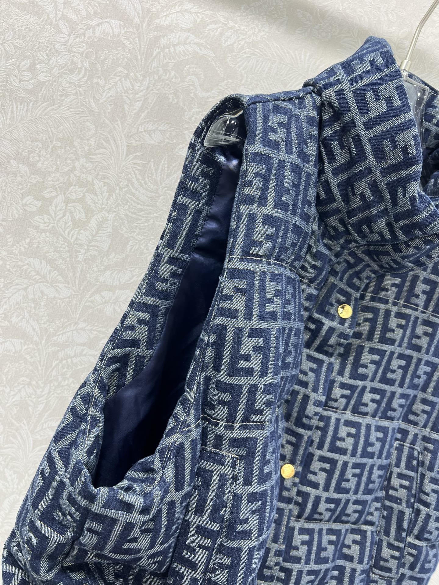 🔥🔥FEND*25新款牛仔羽绒马甲 90白鸭绒 丹宁牛仔系列立领羽绒马甲 双F牛仔提花面料 定制五金 打