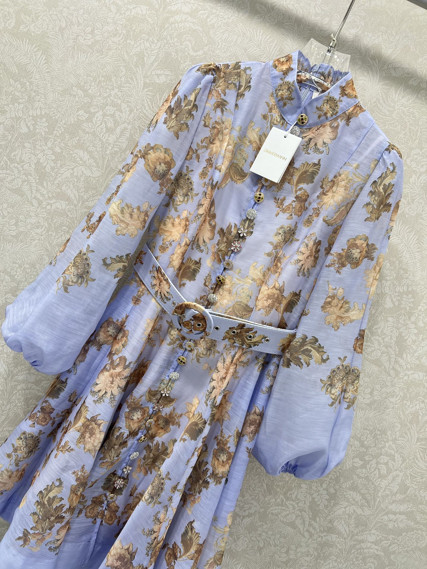 🔥🔥Zimmerman*兹/默曼 25新出紫色花色立领短款连衣裙 小立领和灯笼袖设计 前襟定制多宝花样五