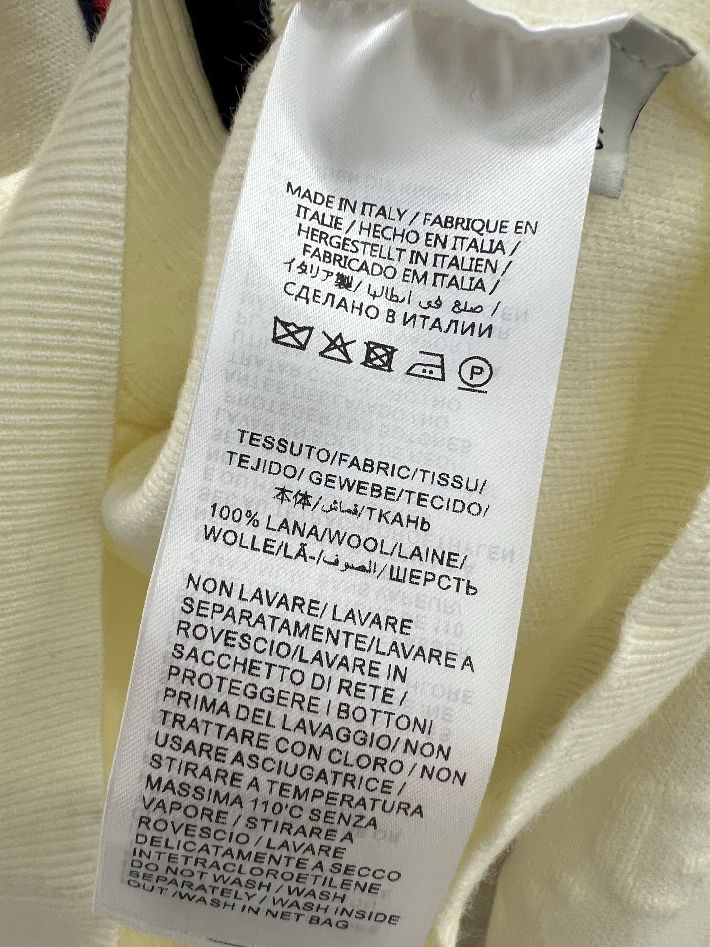 🔥🔥Gucc*25新款单排扣短款针织V领羊毛开衫 整体字母logo 提花设计 领边经典红绿撞色 独家高版