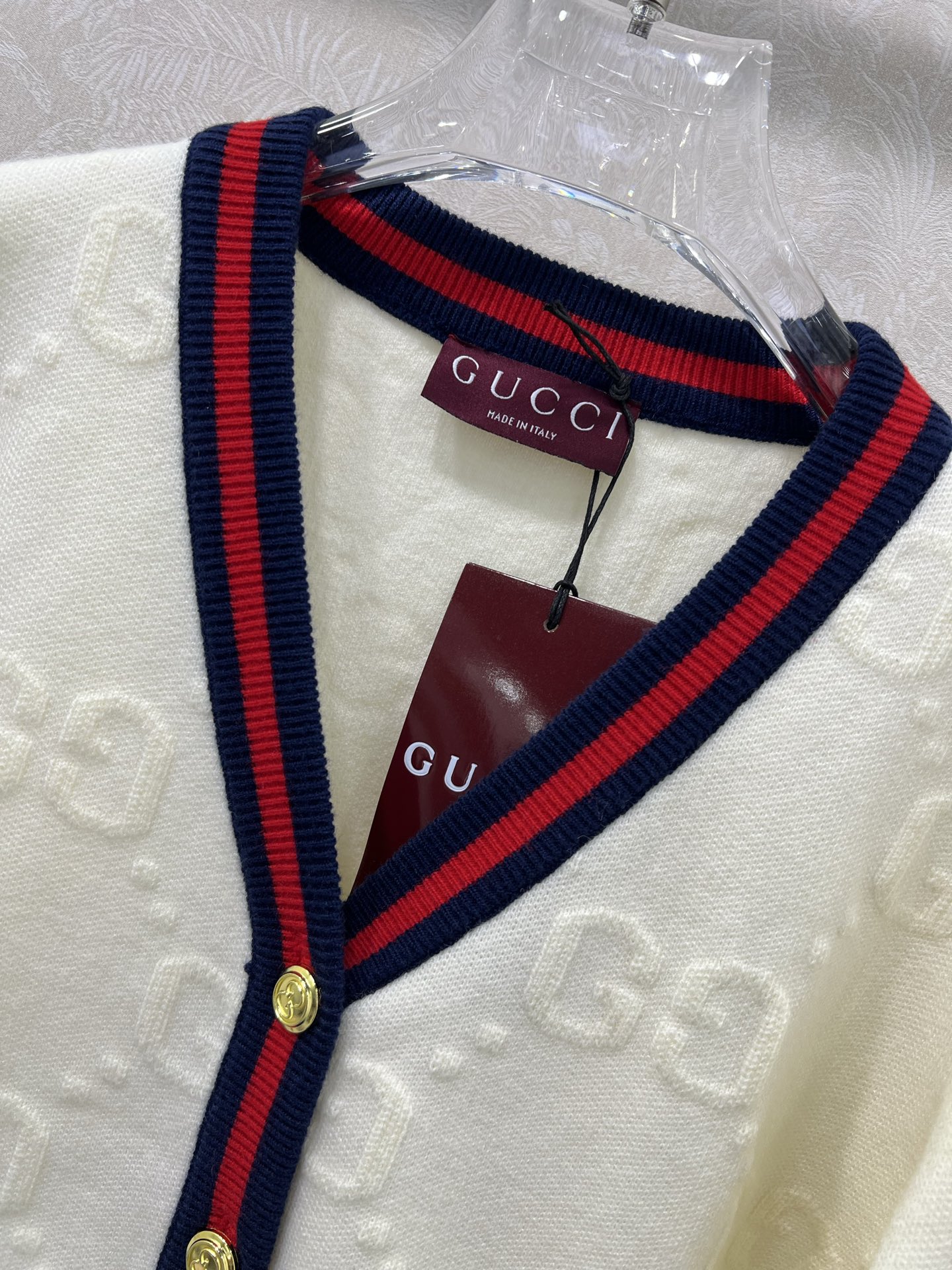 🔥🔥Gucc*25新款单排扣短款针织V领羊毛开衫 整体字母logo 提花设计 领边经典红绿撞色 独家高版