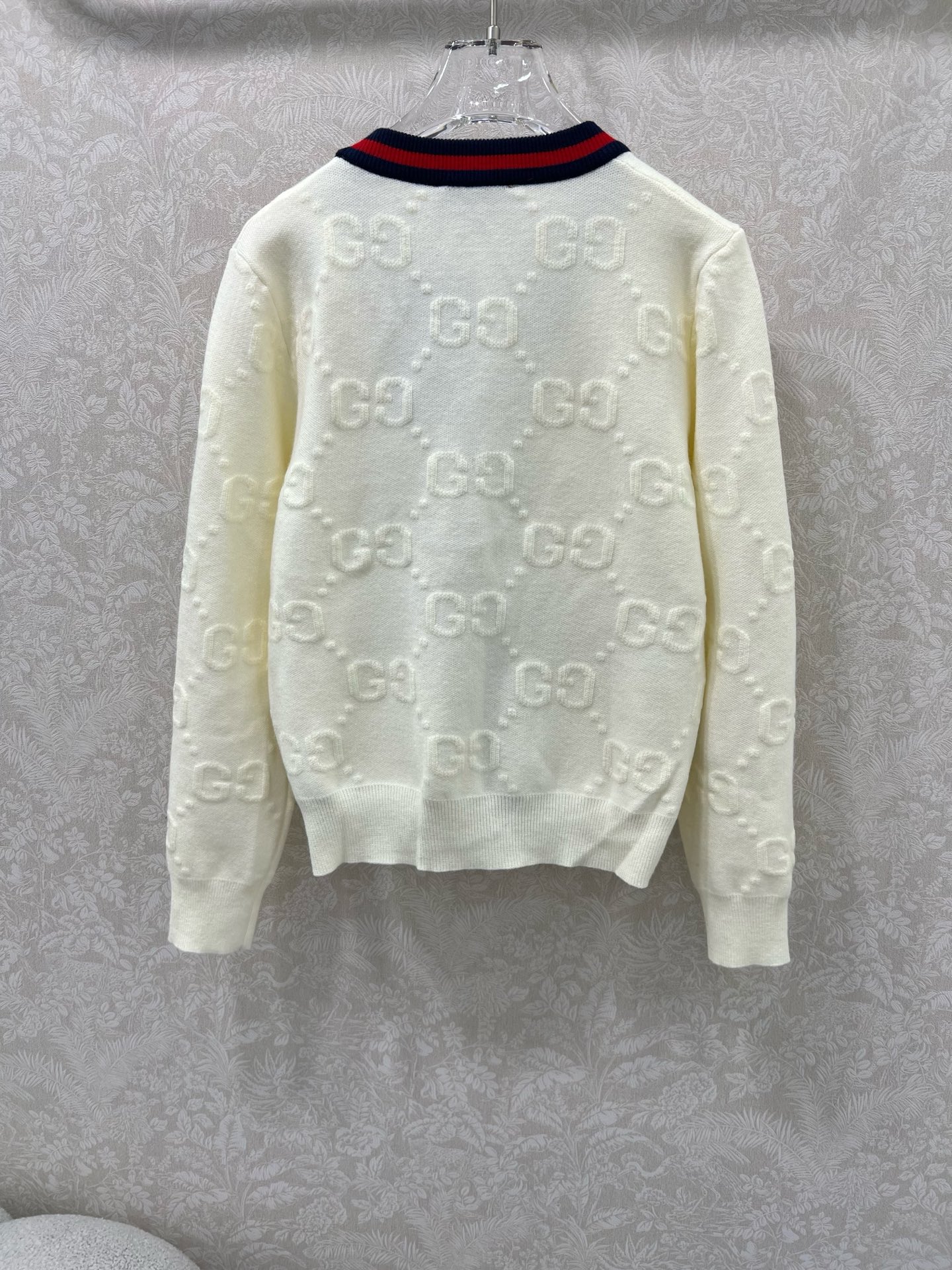 🔥🔥Gucc*25新款单排扣短款针织V领羊毛开衫 整体字母logo 提花设计 领边经典红绿撞色 独家高版