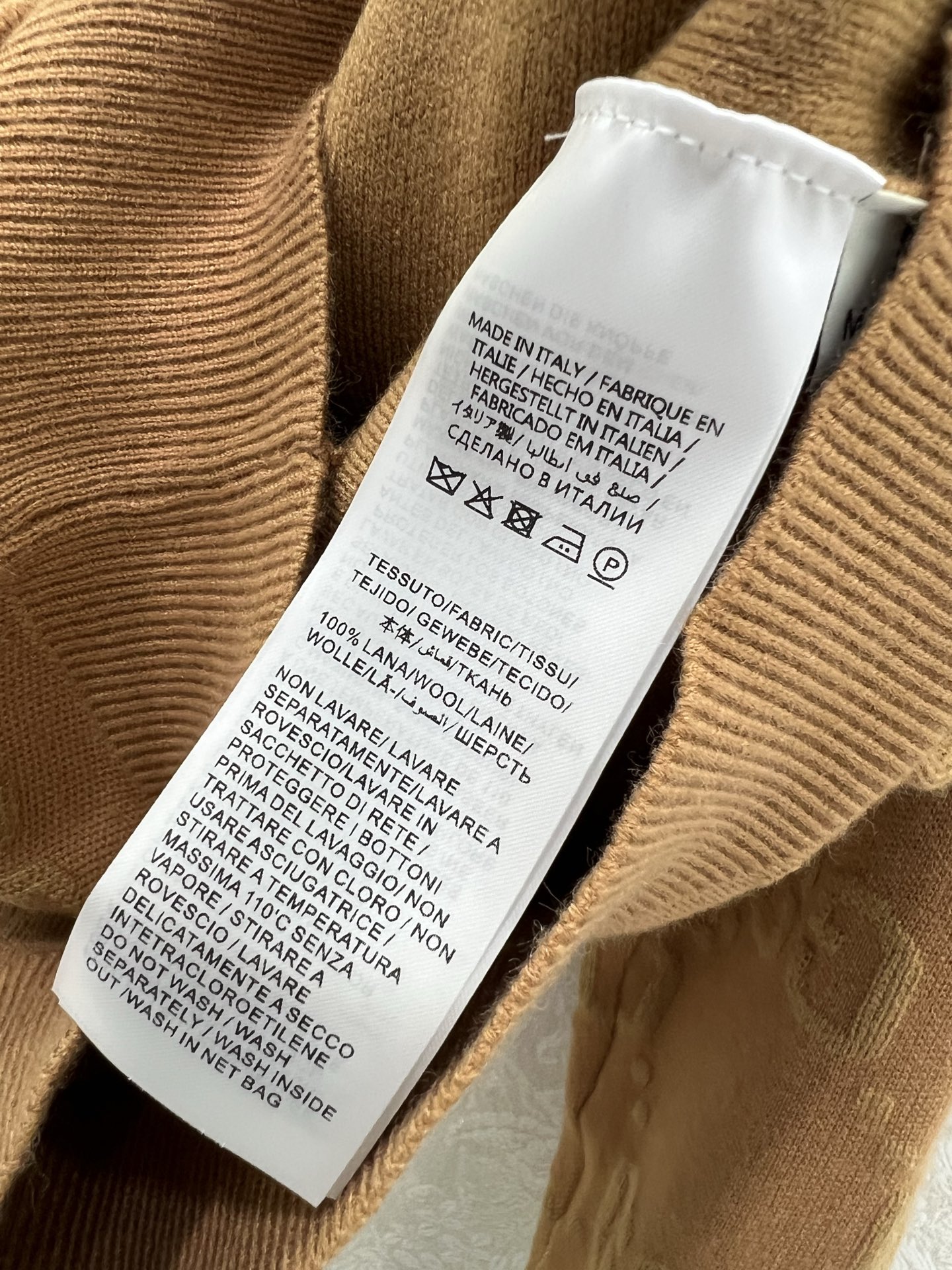 🔥🔥Gucc*25新款单排扣短款针织V领羊毛开衫 整体字母logo 提花设计 领边经典红绿撞色 独家高版