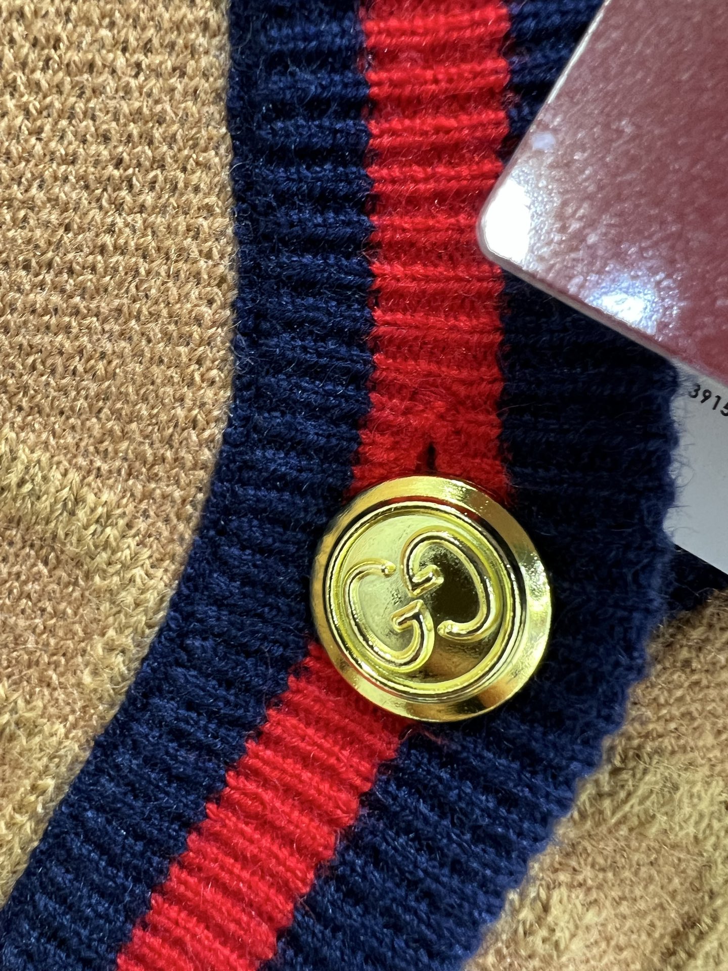 🔥🔥Gucc*25新款单排扣短款针织V领羊毛开衫 整体字母logo 提花设计 领边经典红绿撞色 独家高版