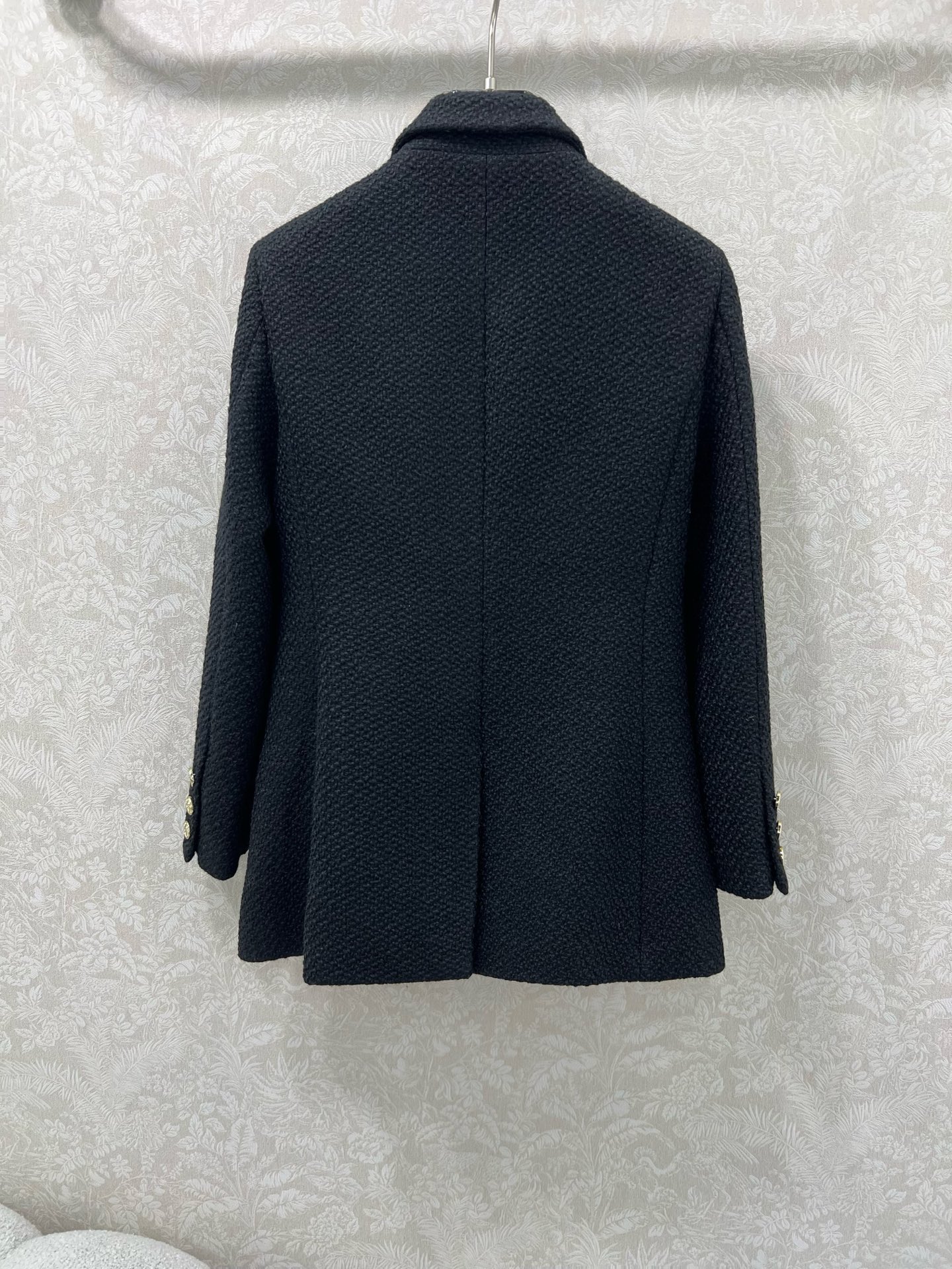 🔥🔥FEND*25新款皮口袋西装外套 进口毛呢材质，肌理明显，挺括有型，正肩枪驳领西装版型，剪裁利落大方