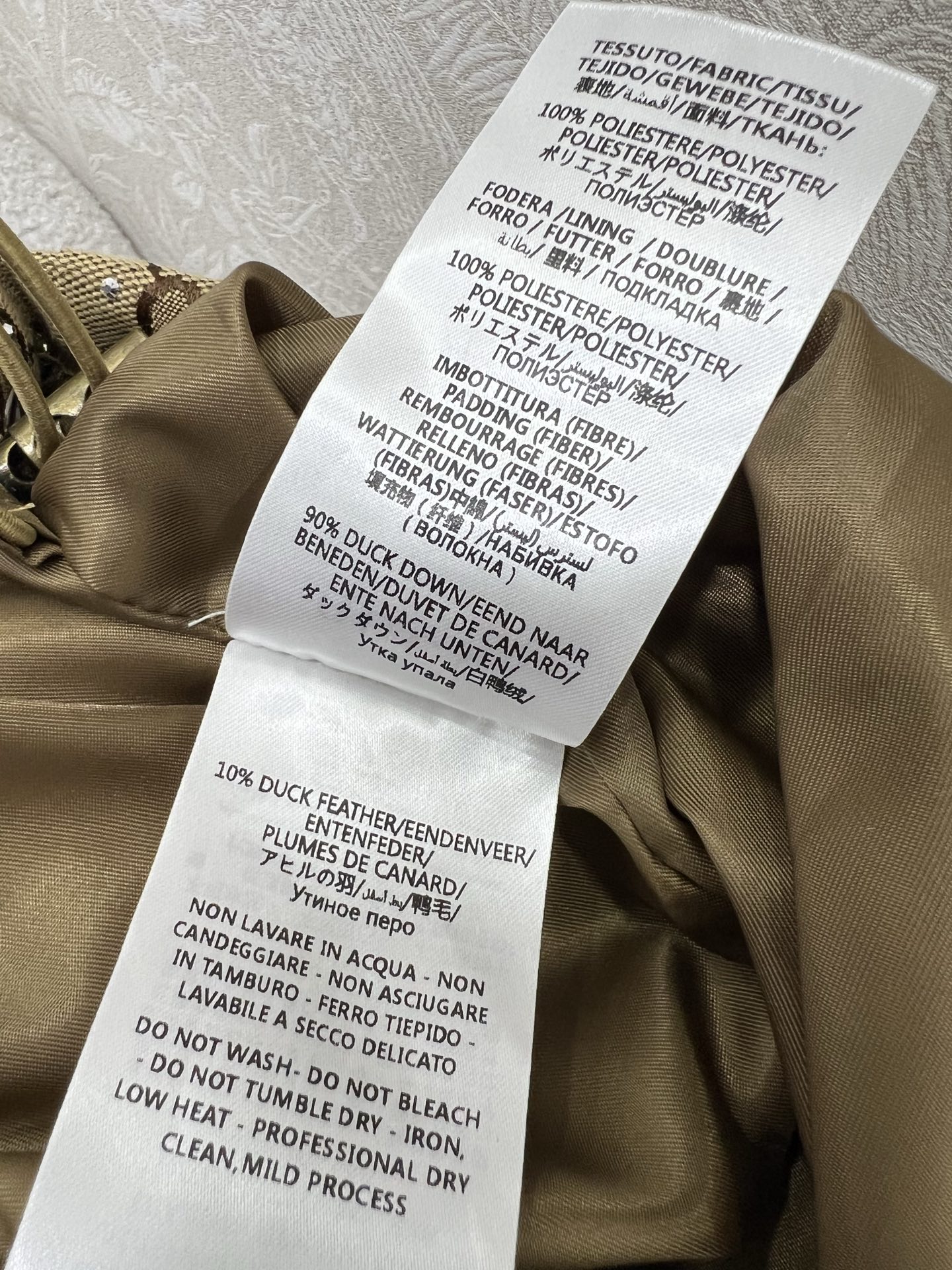 🔥🔥Gucc*25秋冬新款提花烫钻羽绒服 90白鸭绒 满幅双G字母提花连帽羽绒 打造视觉层次感 袖子口袋