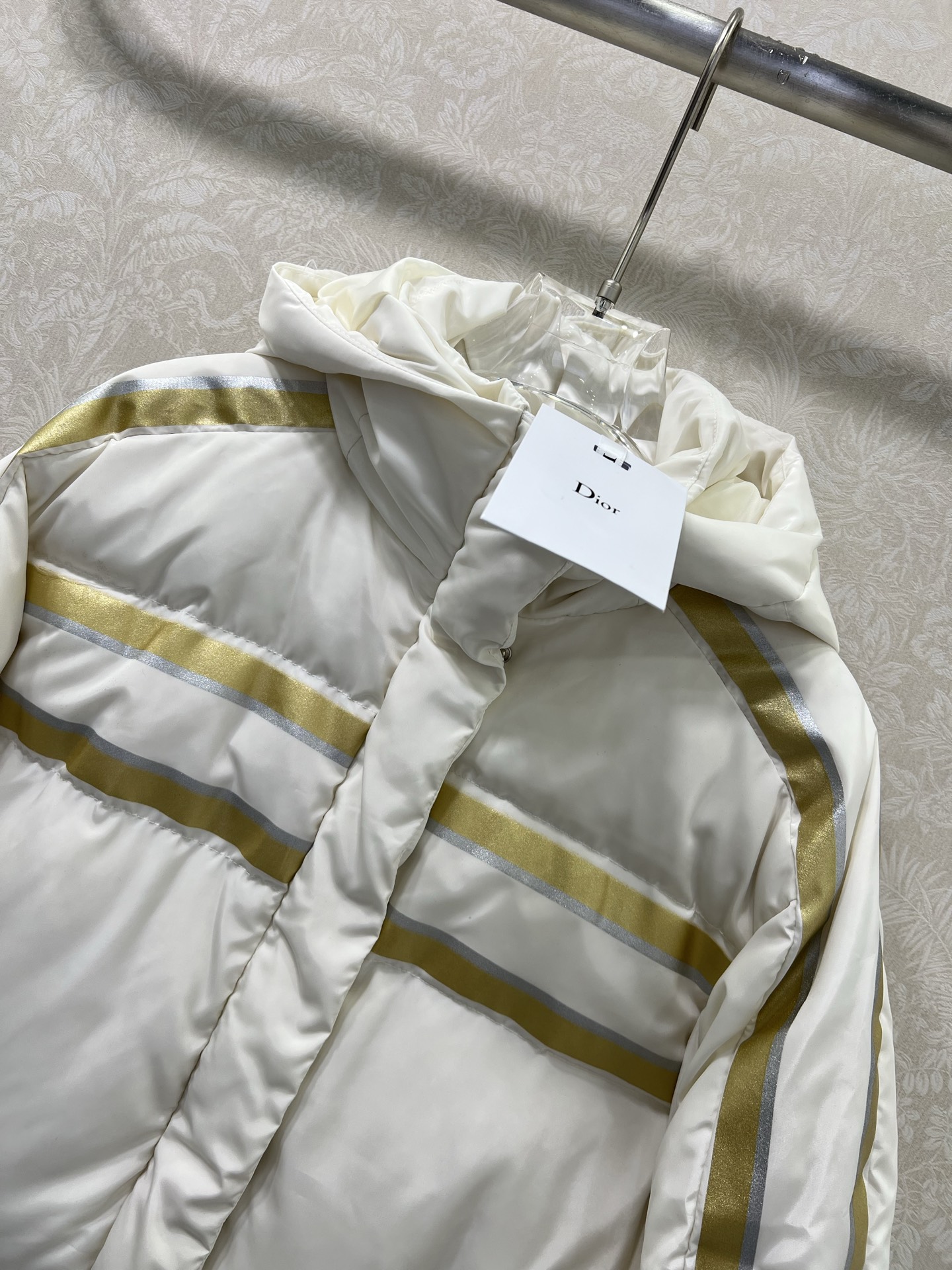 🔥🔥Dio*25滑雪系列连帽五角星羽绒外套 防风防水尼龙材质，羽绒填充内里，整件轻盈保暖，连帽长袖时尚羽