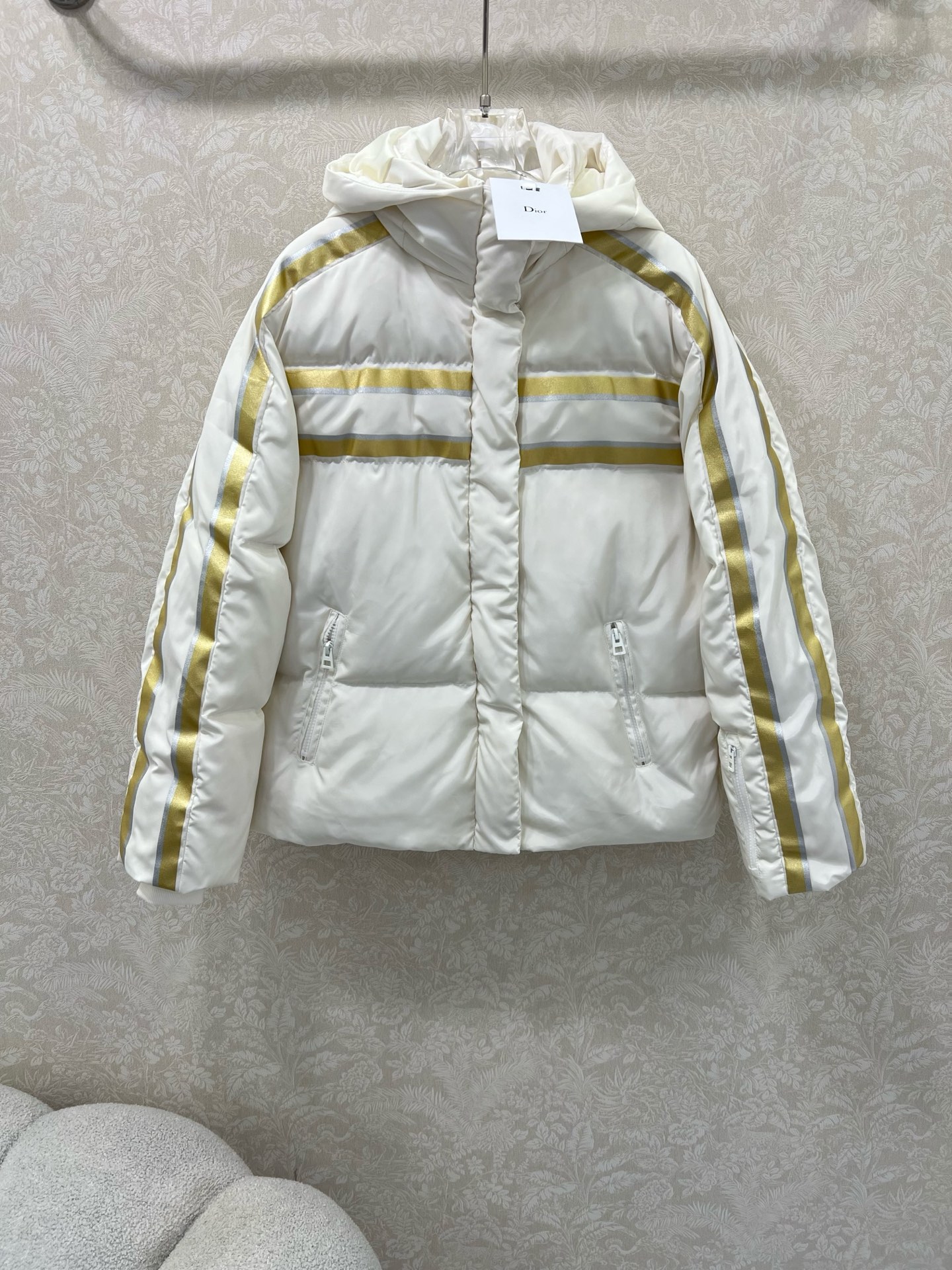 🔥🔥Dio*25滑雪系列连帽五角星羽绒外套 防风防水尼龙材质，羽绒填充内里，整件轻盈保暖，连帽长袖时尚羽