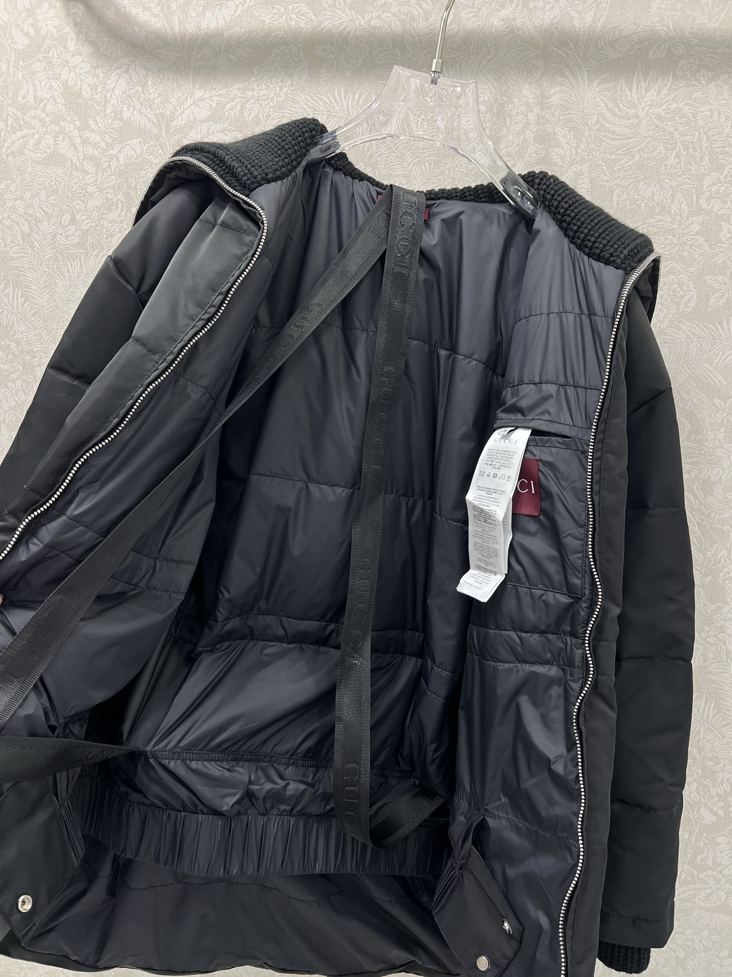 🔥🔥Gucc* 25FW秋冬限定新款 翻领抽绳收腰羽绒服 高版出品！内衬收腰防风保暖效果加倍 背带设计穿