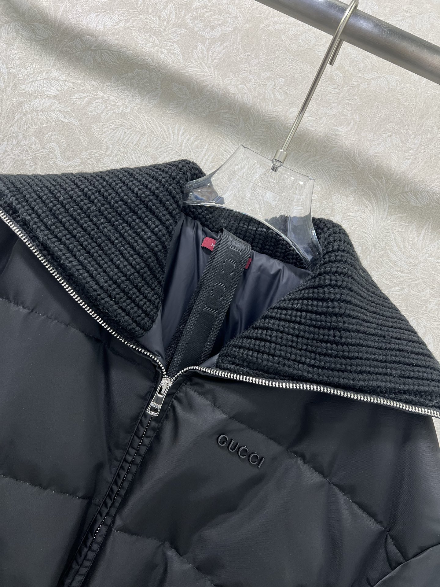 🔥🔥Gucc* 25FW秋冬限定新款 翻领抽绳收腰羽绒服 高版出品！内衬收腰防风保暖效果加倍 背带设计穿