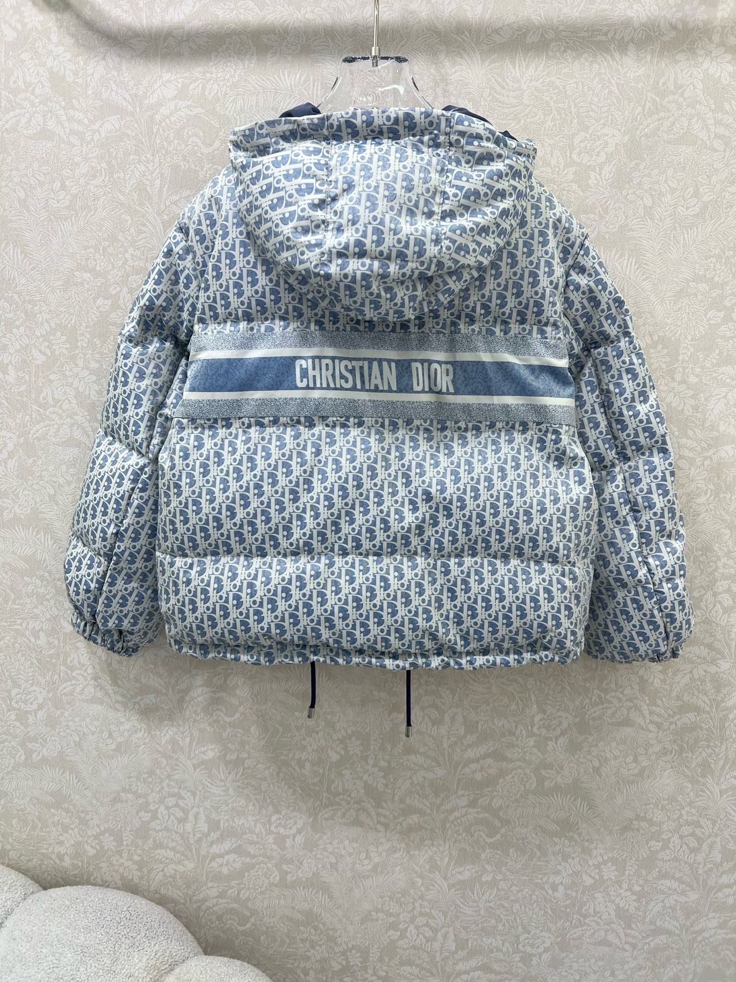 🔥🔥DIO*25秋冬新款 D字母提花连帽羽绒服 全新版本升级面料‼️经典老花提花面料+小蜜蜂刺绣 品牌感