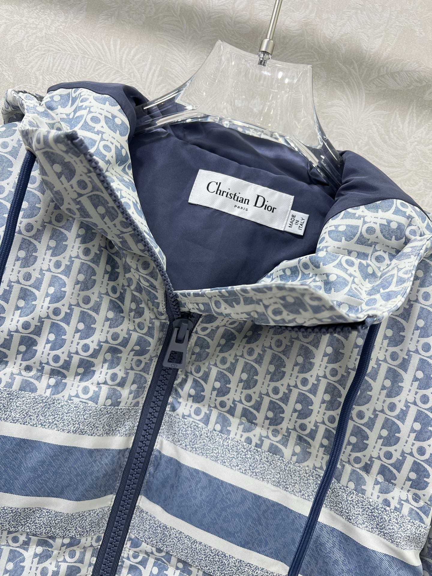 🔥🔥DIO*25秋冬新款 D字母提花连帽羽绒服 全新版本升级面料‼️经典老花提花面料+小蜜蜂刺绣 品牌感