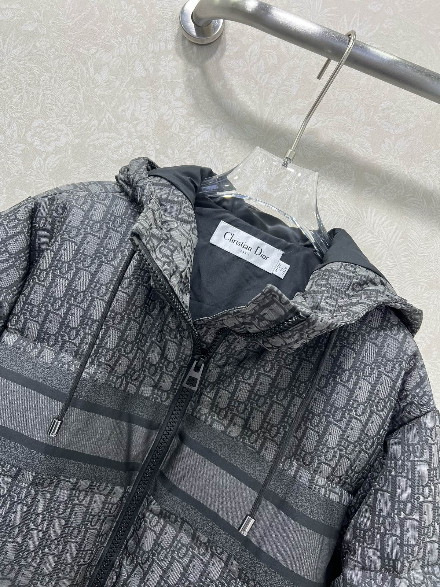 🔥🔥DIO*25秋冬新款 D字母提花连帽羽绒服 全新版本升级面料‼️经典老花提花面料+小蜜蜂刺绣 品牌感