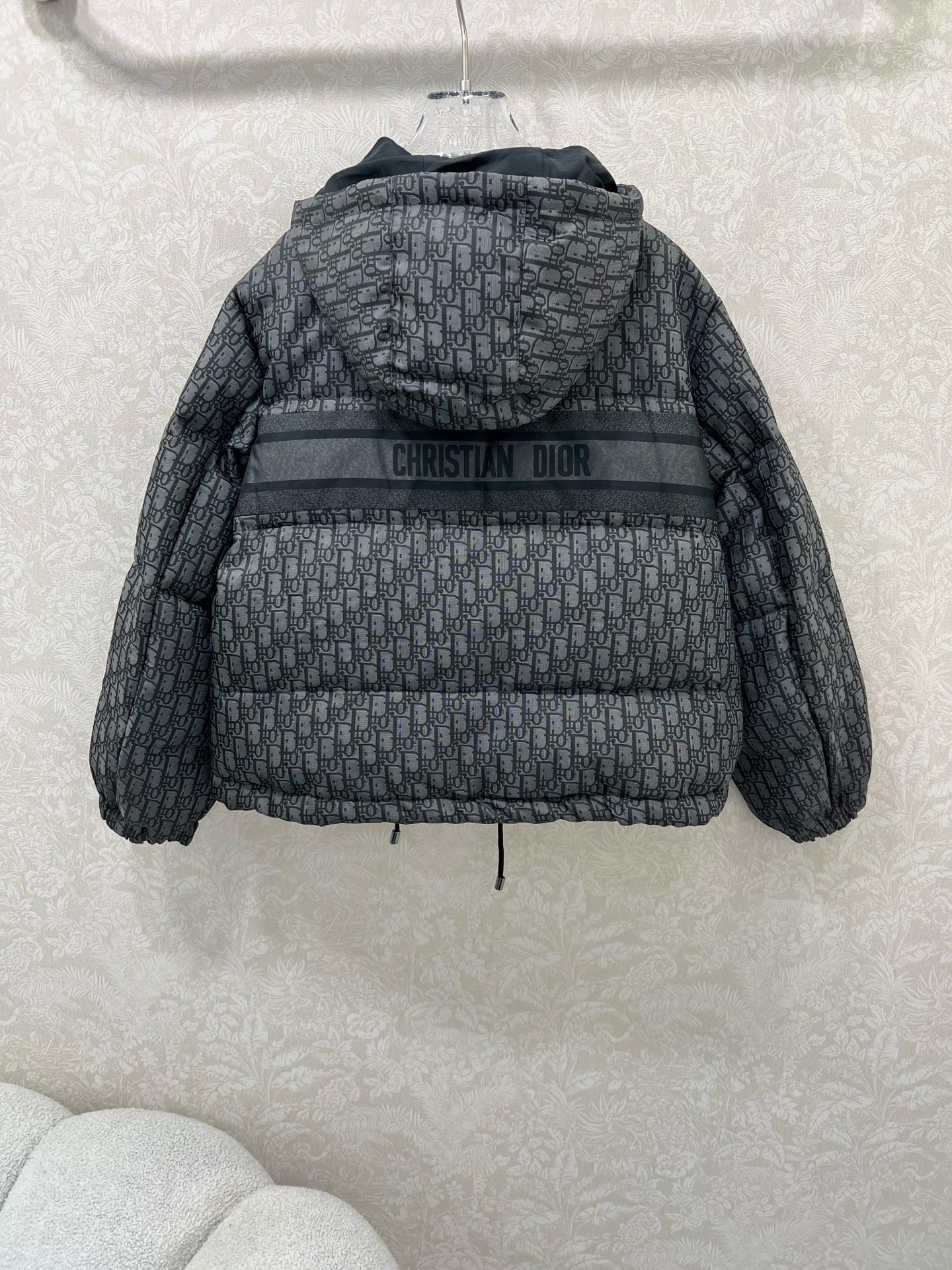 🔥🔥DIO*25秋冬新款 D字母提花连帽羽绒服 全新版本升级面料‼️经典老花提花面料+小蜜蜂刺绣 品牌感