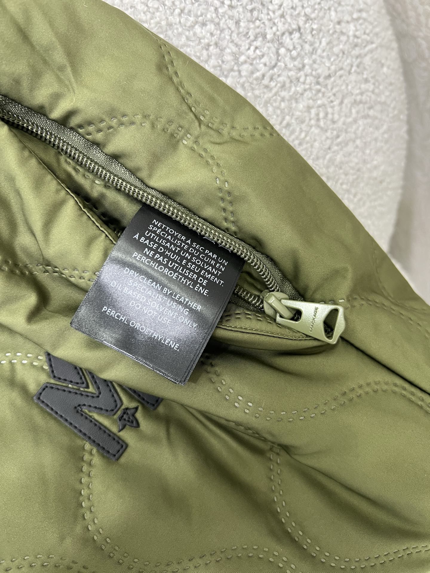 🔥🔥MACKAGE 迈凯奇 25新款双面穿束脚羽绒裤烫印绗缝保暖度爆棚的羽绒裤 两侧口袋定制五金 关键是