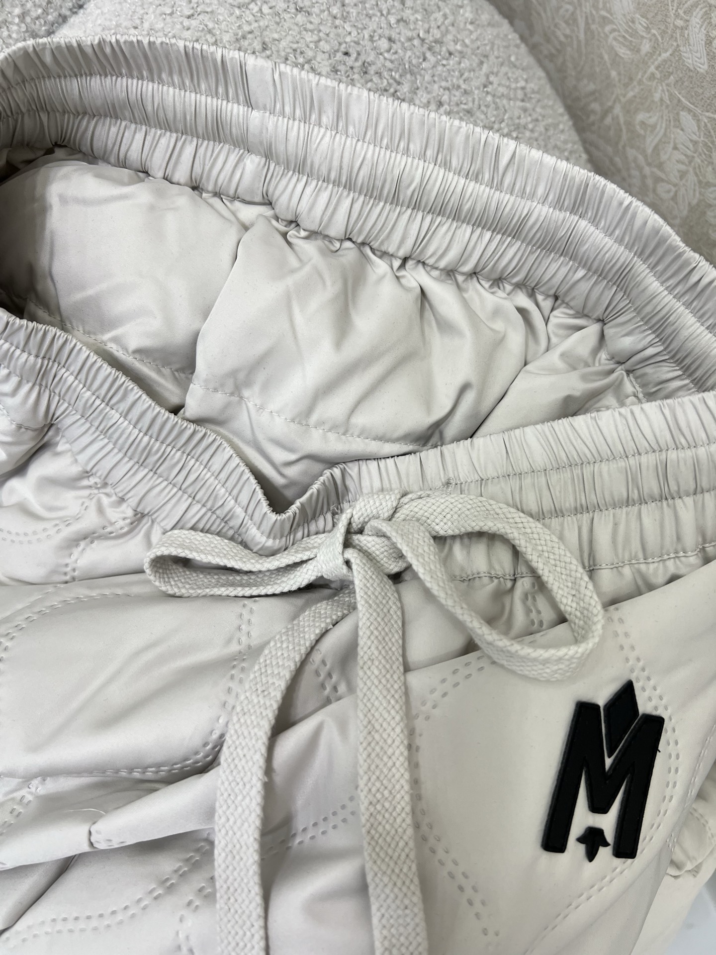 🔥🔥MACKAGE 迈凯奇 25新款双面穿束脚羽绒裤烫印绗缝保暖度爆棚的羽绒裤 两侧口袋定制五金 关键是