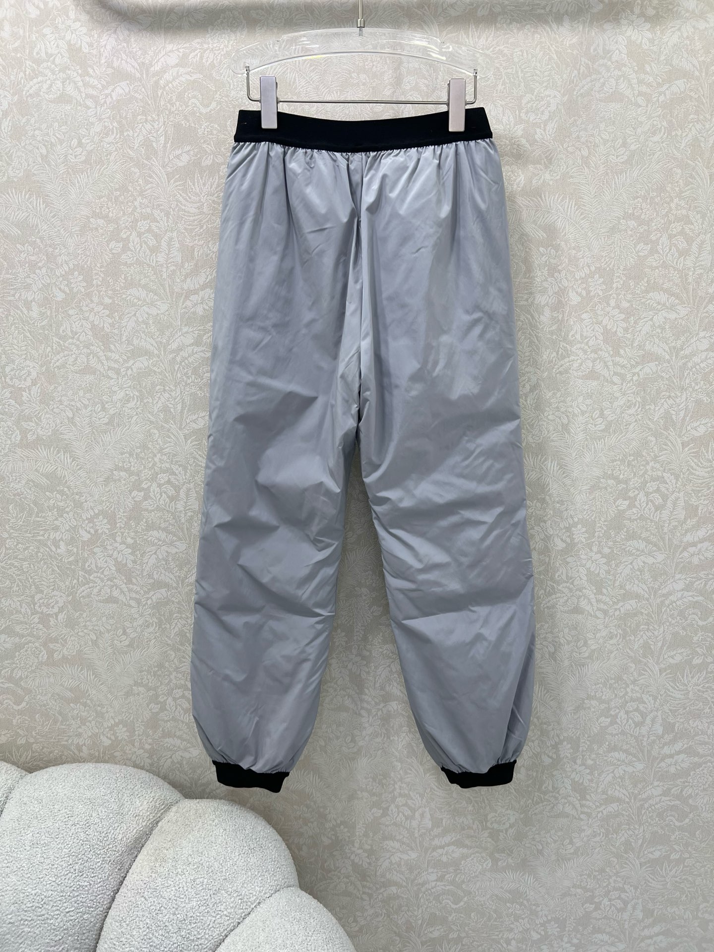 🔥🔥miumi*25新款束脚羽绒裤 保暖度爆棚的羽绒裤 腰头经典miu字母弹力织带 两侧口袋定制五金 关