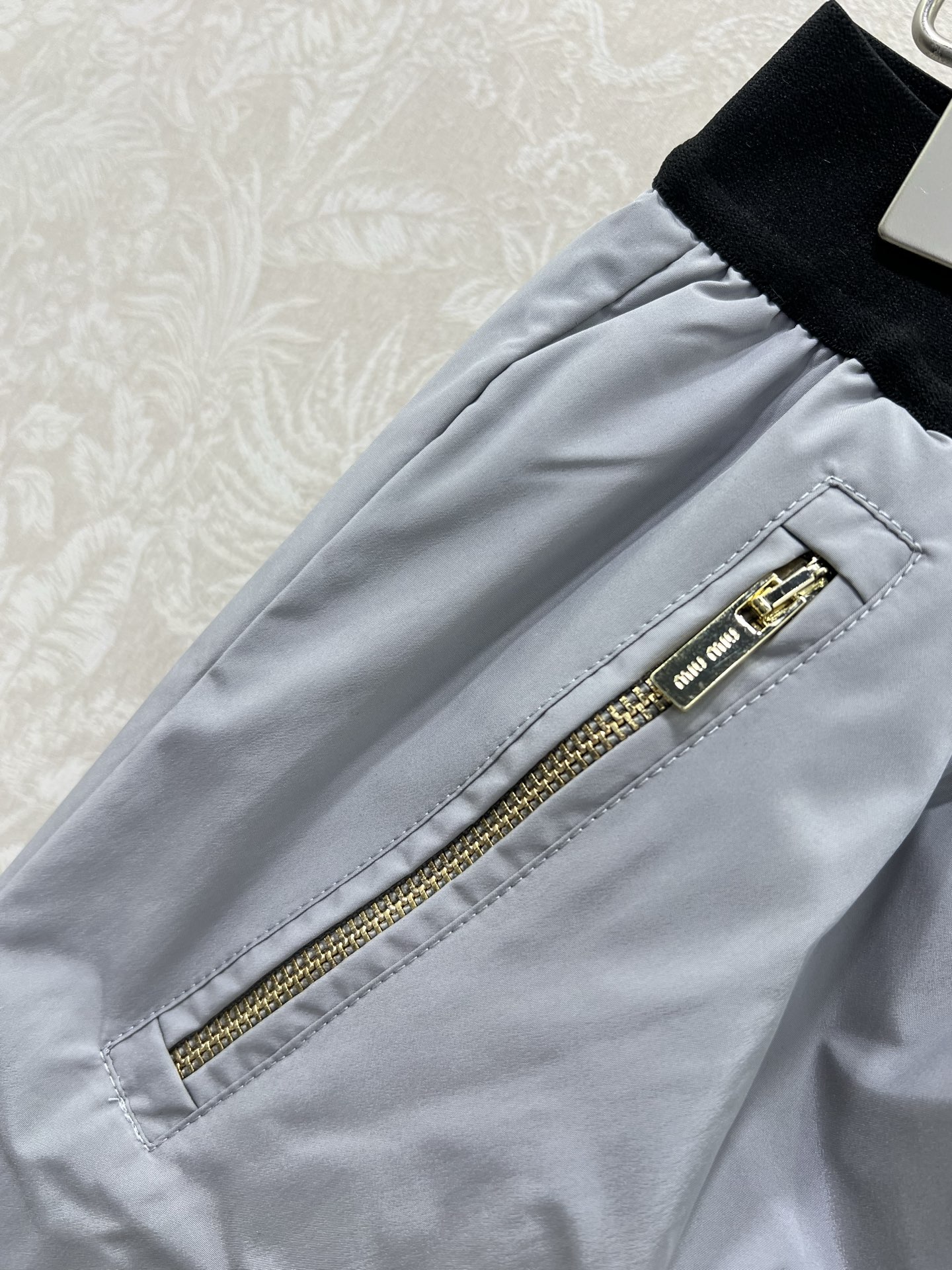 🔥🔥miumi*25新款束脚羽绒裤 保暖度爆棚的羽绒裤 腰头经典miu字母弹力织带 两侧口袋定制五金 关