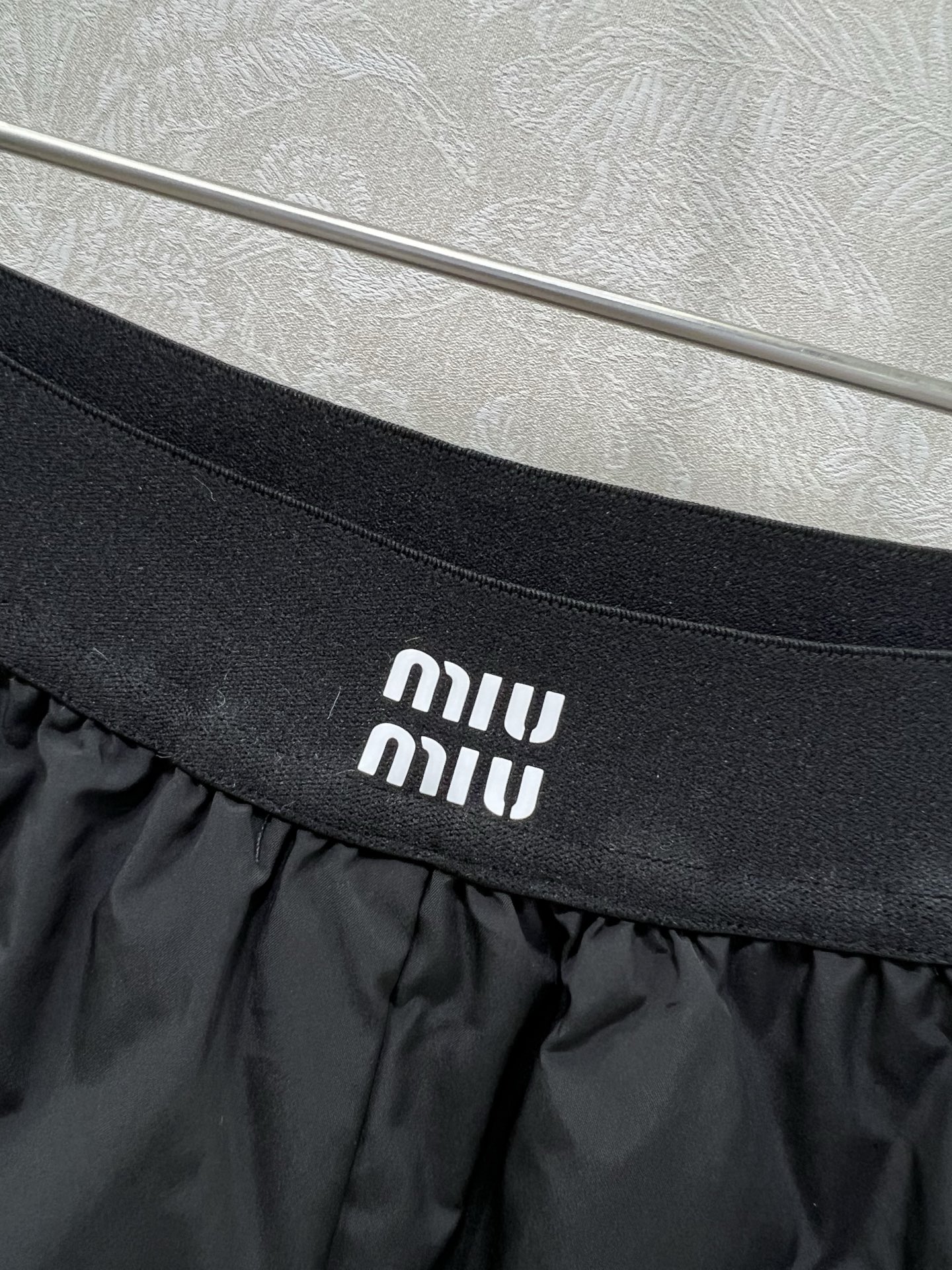 🔥🔥miumi*25新款束脚羽绒裤 保暖度爆棚的羽绒裤 腰头经典miu字母弹力织带 两侧口袋定制五金 关