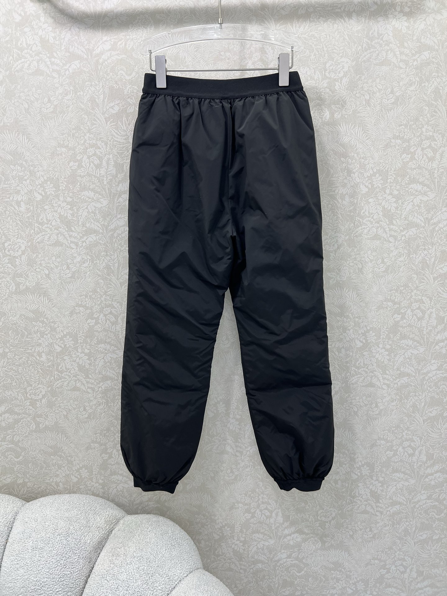 🔥🔥miumi*25新款束脚羽绒裤 保暖度爆棚的羽绒裤 腰头经典miu字母弹力织带 两侧口袋定制五金 关