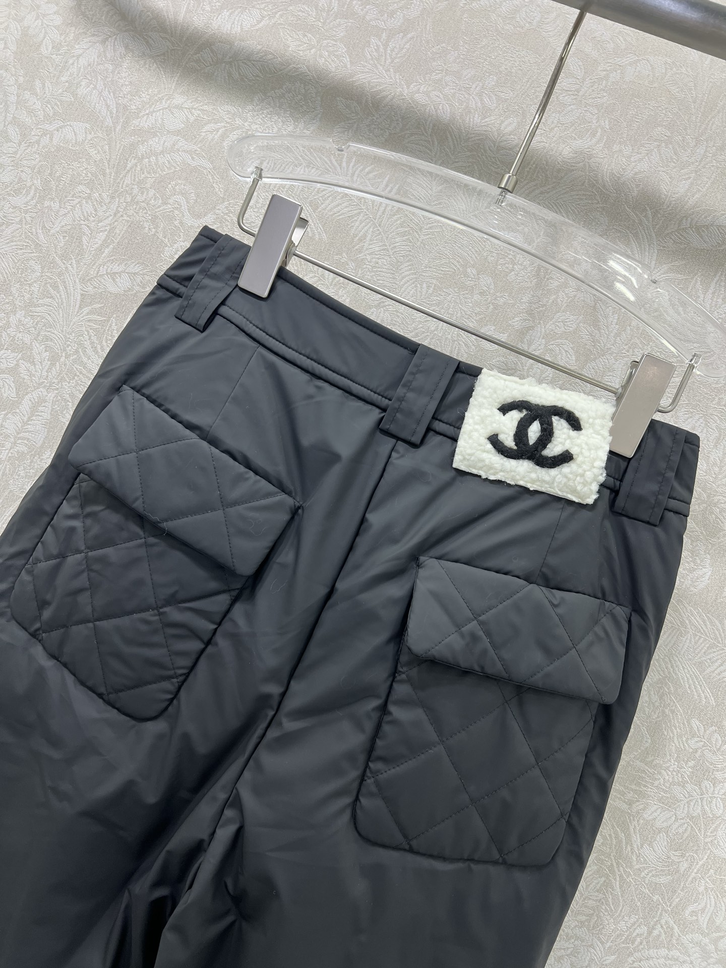 🔥🔥Chan*l 25秋冬新款coco滑雪系列！保暖度爆棚的运动休闲羽绒裤，定制五金 菱格压线口袋。后腰