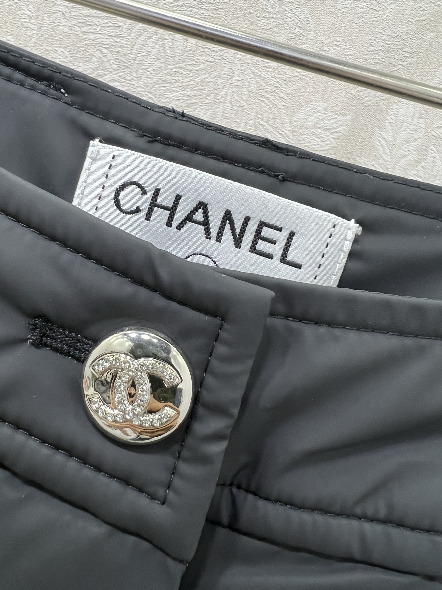 🔥🔥Chan*l 25秋冬新款coco滑雪系列！保暖度爆棚的运动休闲羽绒裤，定制五金 菱格压线口袋。后腰