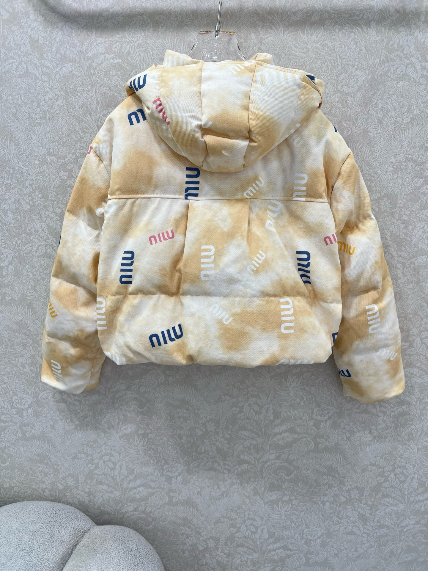 🔥🔥miumi* 25新款晕染彩色字母印花羽绒服 90白鸭绒 彩色字母提花系列连帽撞色羽绒 满Logo印
