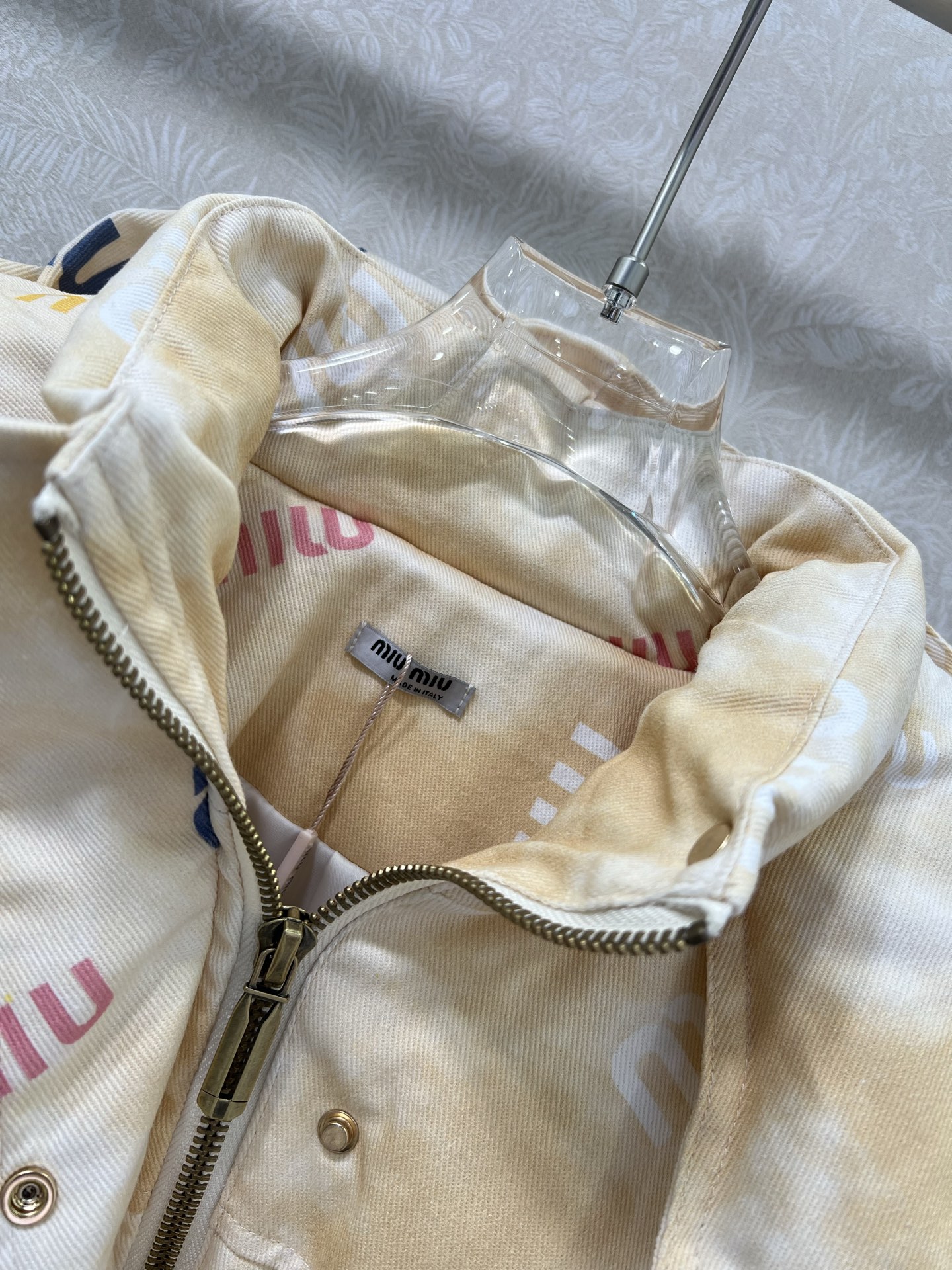 🔥🔥miumi* 25新款晕染彩色字母印花羽绒服 90白鸭绒 彩色字母提花系列连帽撞色羽绒 满Logo印