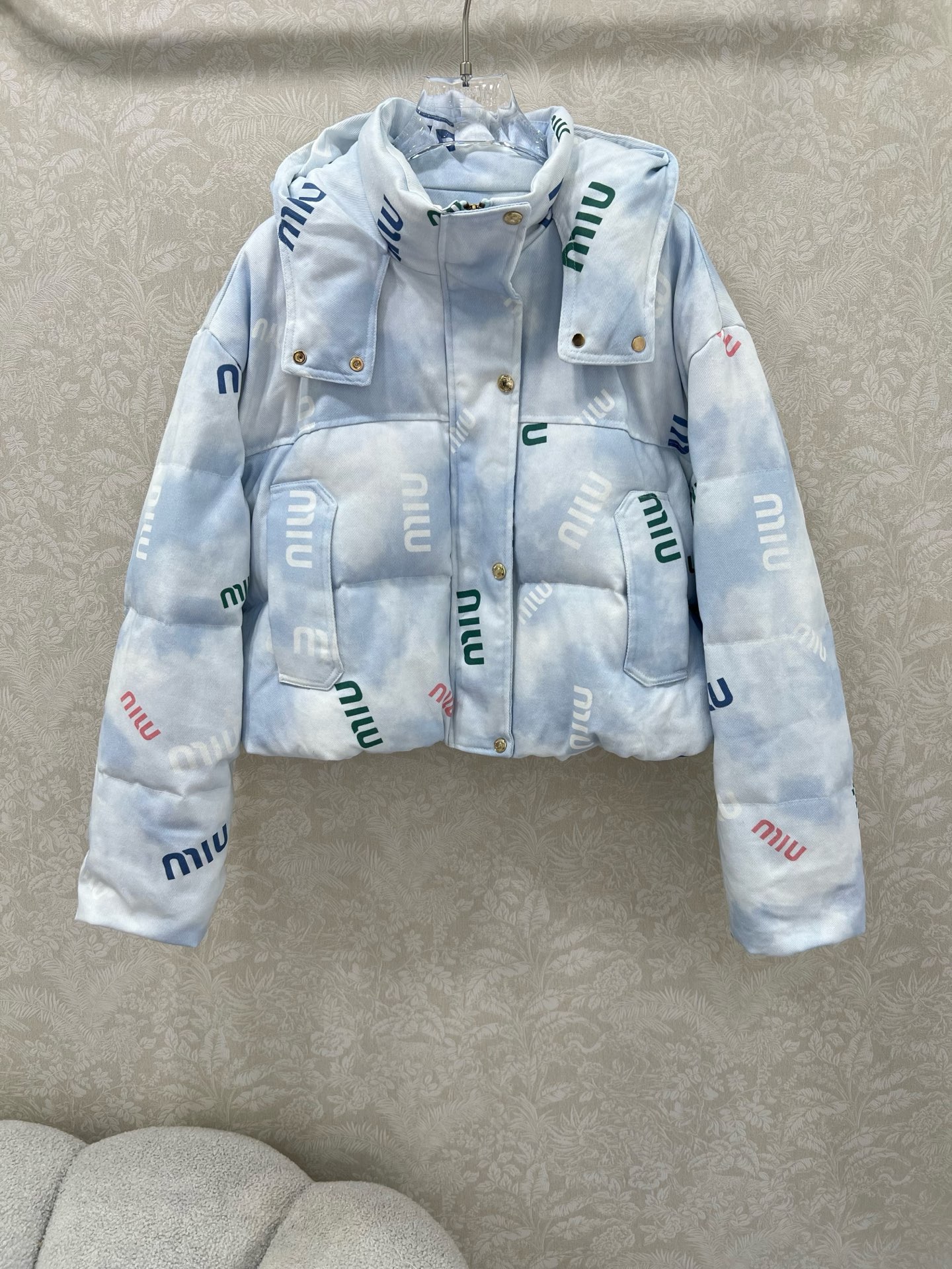 🔥🔥miumi* 25新款晕染彩色字母印花羽绒服 90白鸭绒 彩色字母提花系列连帽撞色羽绒 满Logo印