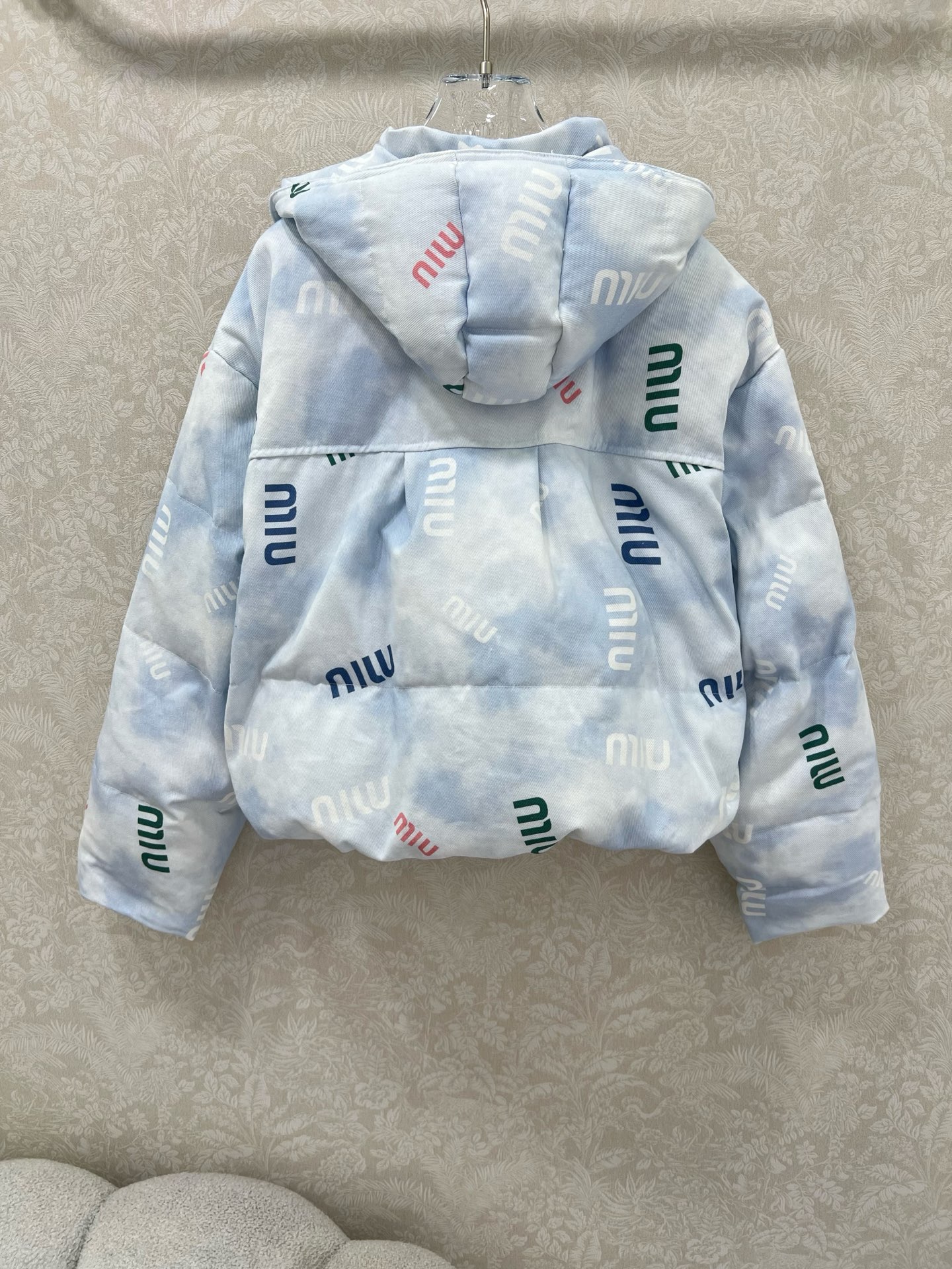 🔥🔥miumi* 25新款晕染彩色字母印花羽绒服 90白鸭绒 彩色字母提花系列连帽撞色羽绒 满Logo印