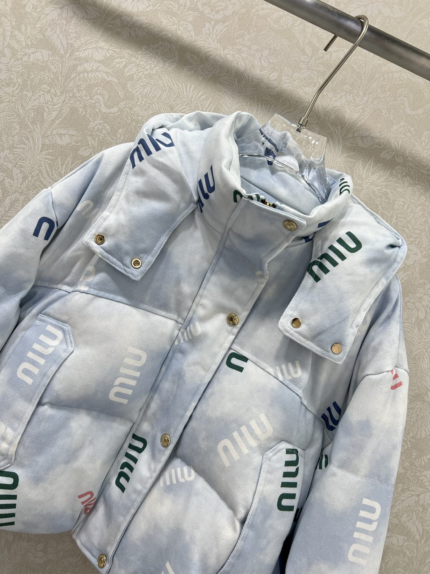 🔥🔥miumi* 25新款晕染彩色字母印花羽绒服 90白鸭绒 彩色字母提花系列连帽撞色羽绒 满Logo印