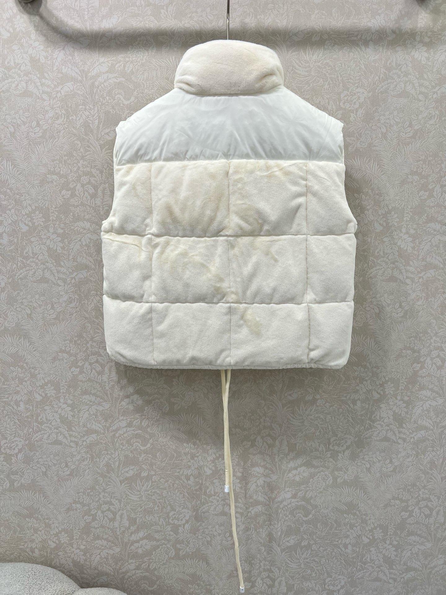 🔥🔥Moncl*r 25秋冬新款 口袋装饰丝绒抽绳马甲羽绒外套 高版出品！立领设计挡风保暖 logo徽章