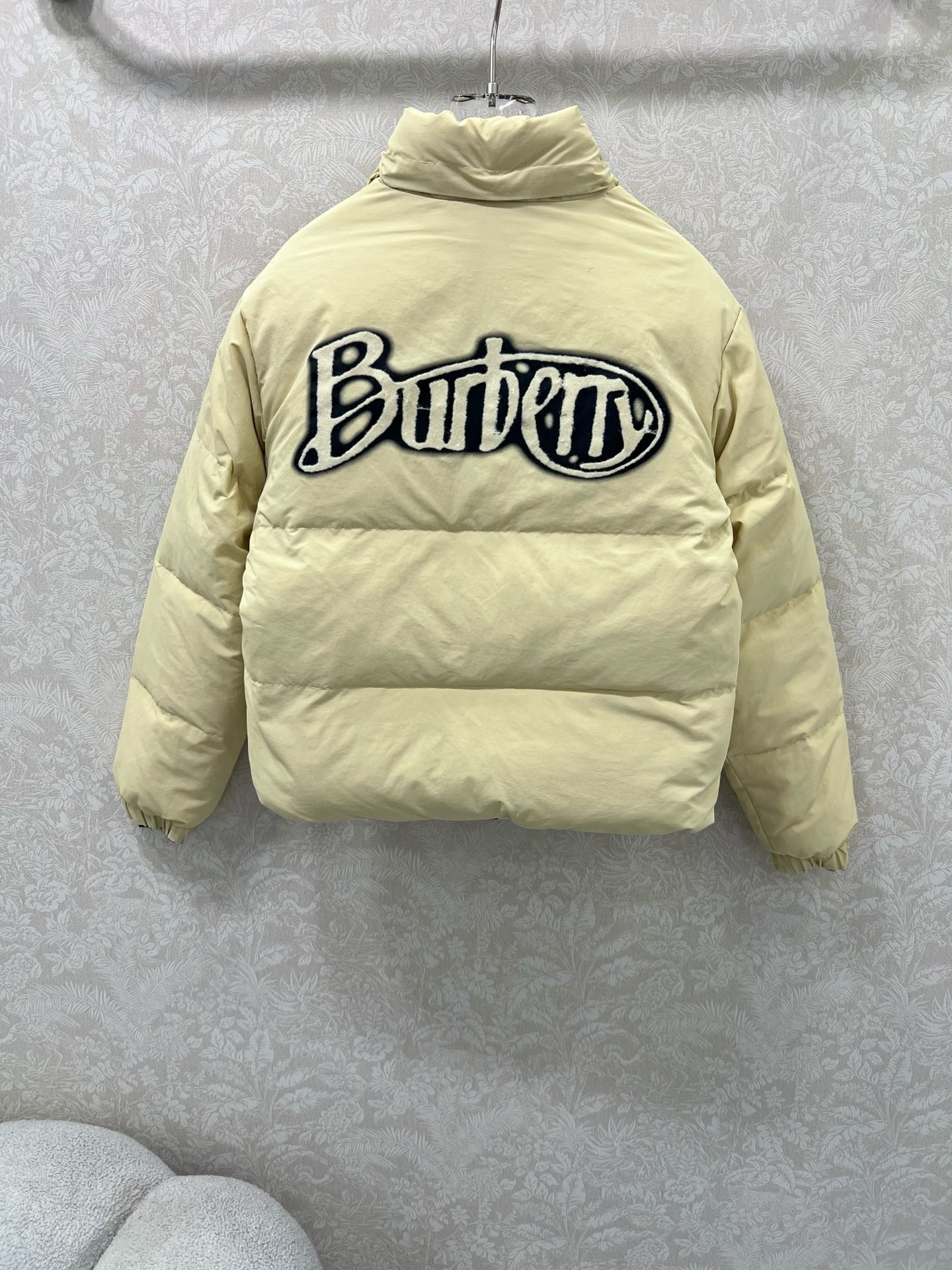 🔥🔥Burber*y25新款新花色Vintage格纹立领双面穿羽绒服 一衣多穿 一面纯色鹅黄色搭配后背字