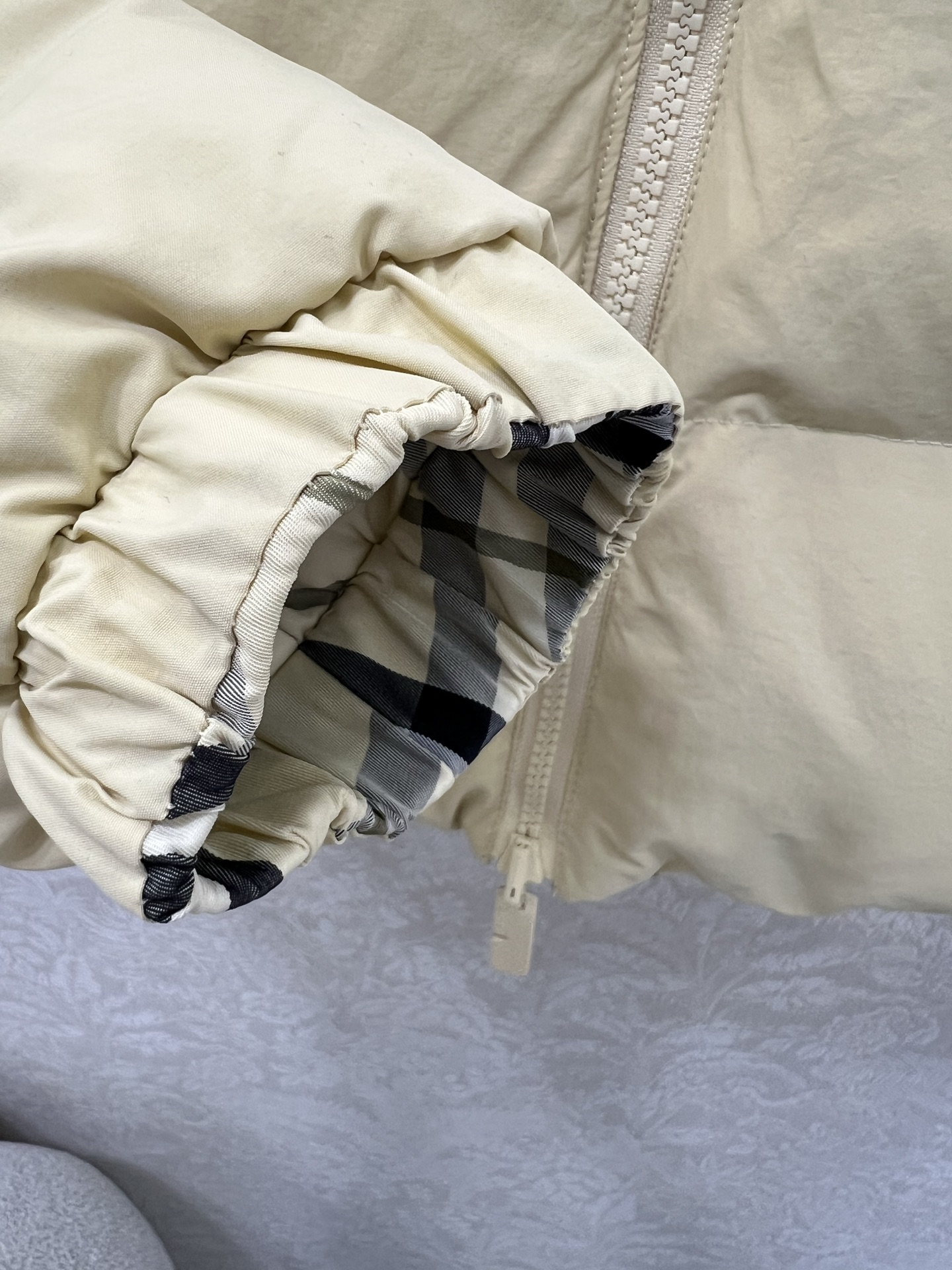 🔥🔥Burber*y25新款新花色Vintage格纹立领双面穿羽绒服 一衣多穿 一面纯色鹅黄色搭配后背字