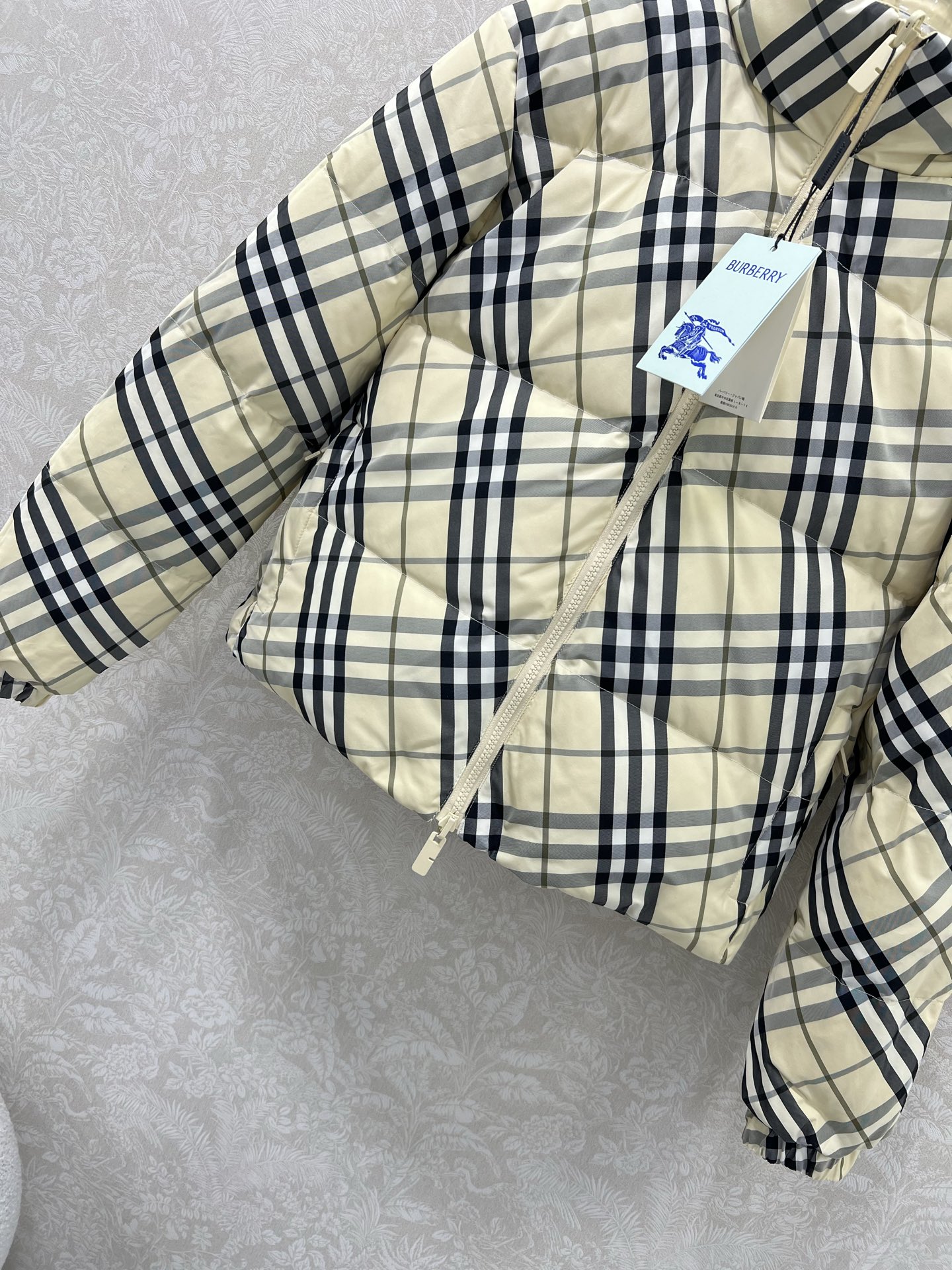 双面🔥🔥Burber*y25新款新花色Vintage格纹立领双面穿羽绒服 一衣多穿 一面纯色鹅黄色搭配后