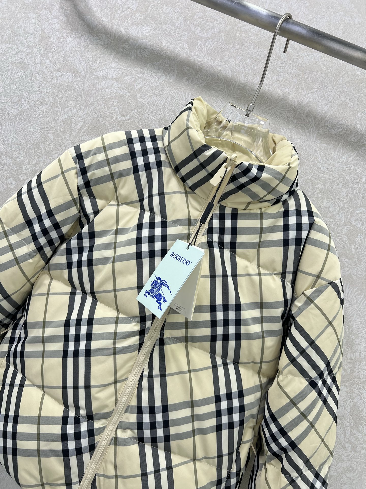双面🔥🔥Burber*y25新款新花色Vintage格纹立领双面穿羽绒服 一衣多穿 一面纯色鹅黄色搭配后