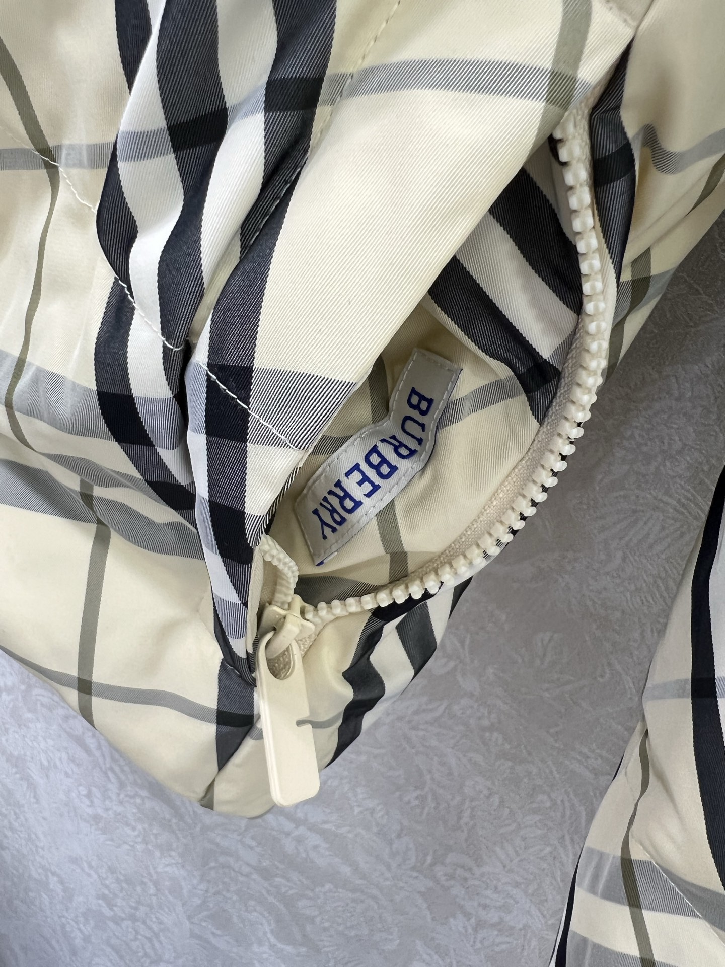 双面🔥🔥Burber*y25新款新花色Vintage格纹立领双面穿羽绒服 一衣多穿 一面纯色鹅黄色搭配后