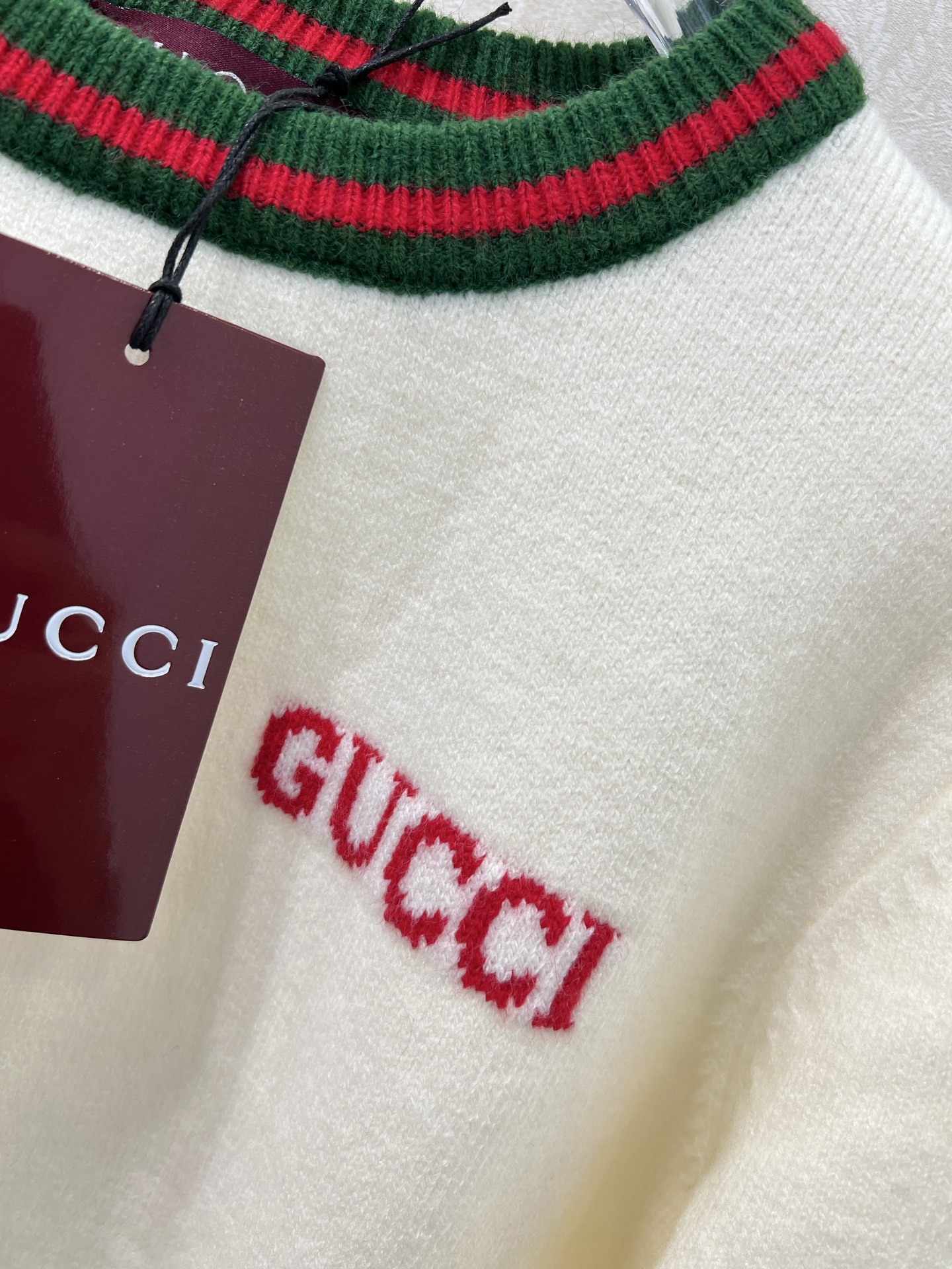 🔥🔥Gucc*25新款领口撞色针织套头毛衣 胸前字母刺绣 领口经典红绿拼色条纹 独家高版出品 真的很难不