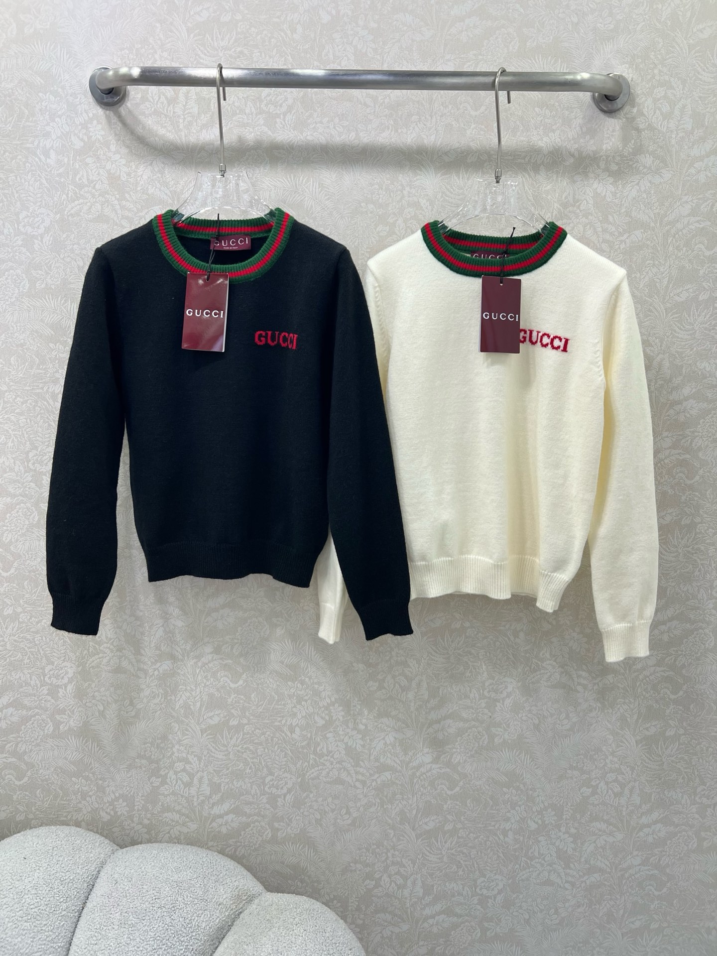 🔥🔥Gucc*25新款领口撞色针织套头毛衣 胸前字母刺绣 领口经典红绿拼色条纹 独家高版出品 真的很难不