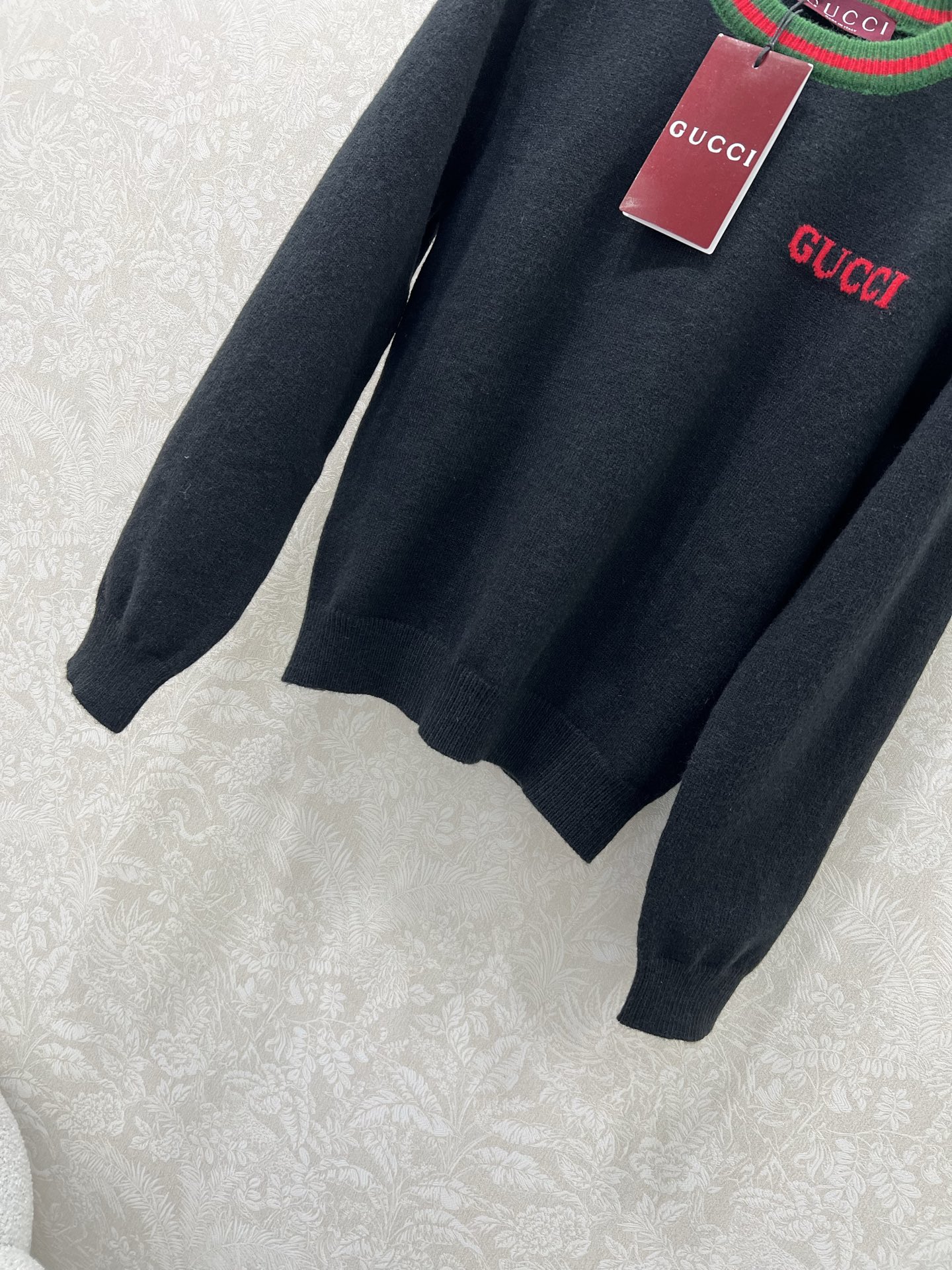 🔥🔥Gucc*25新款领口撞色针织套头毛衣 胸前字母刺绣 领口经典红绿拼色条纹 独家高版出品 真的很难不