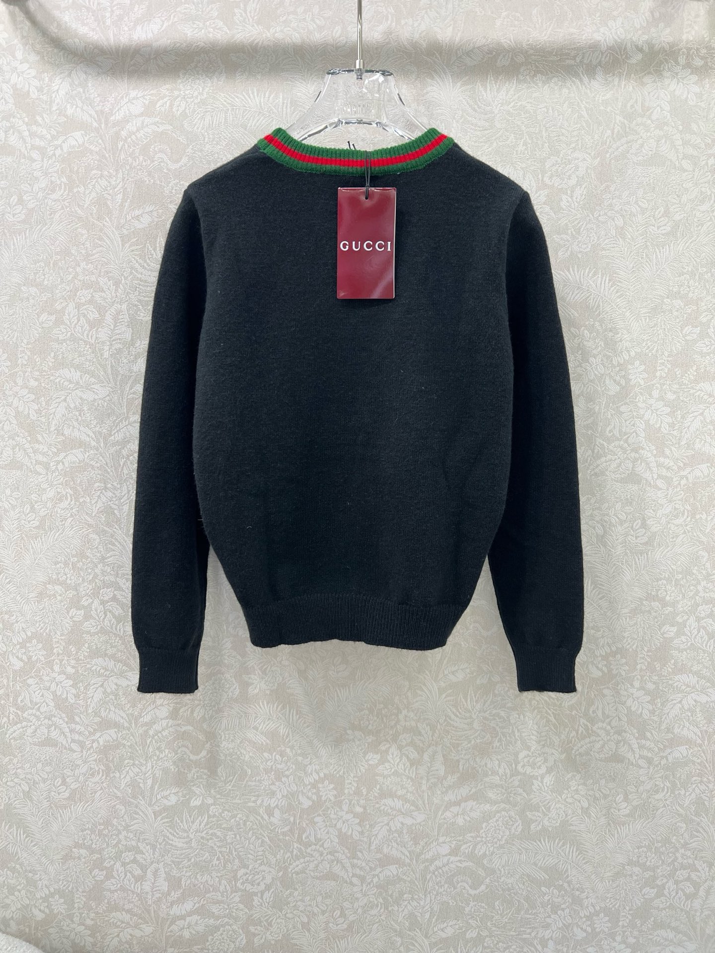 🔥🔥Gucc*25新款领口撞色针织套头毛衣 胸前字母刺绣 领口经典红绿拼色条纹 独家高版出品 真的很难不