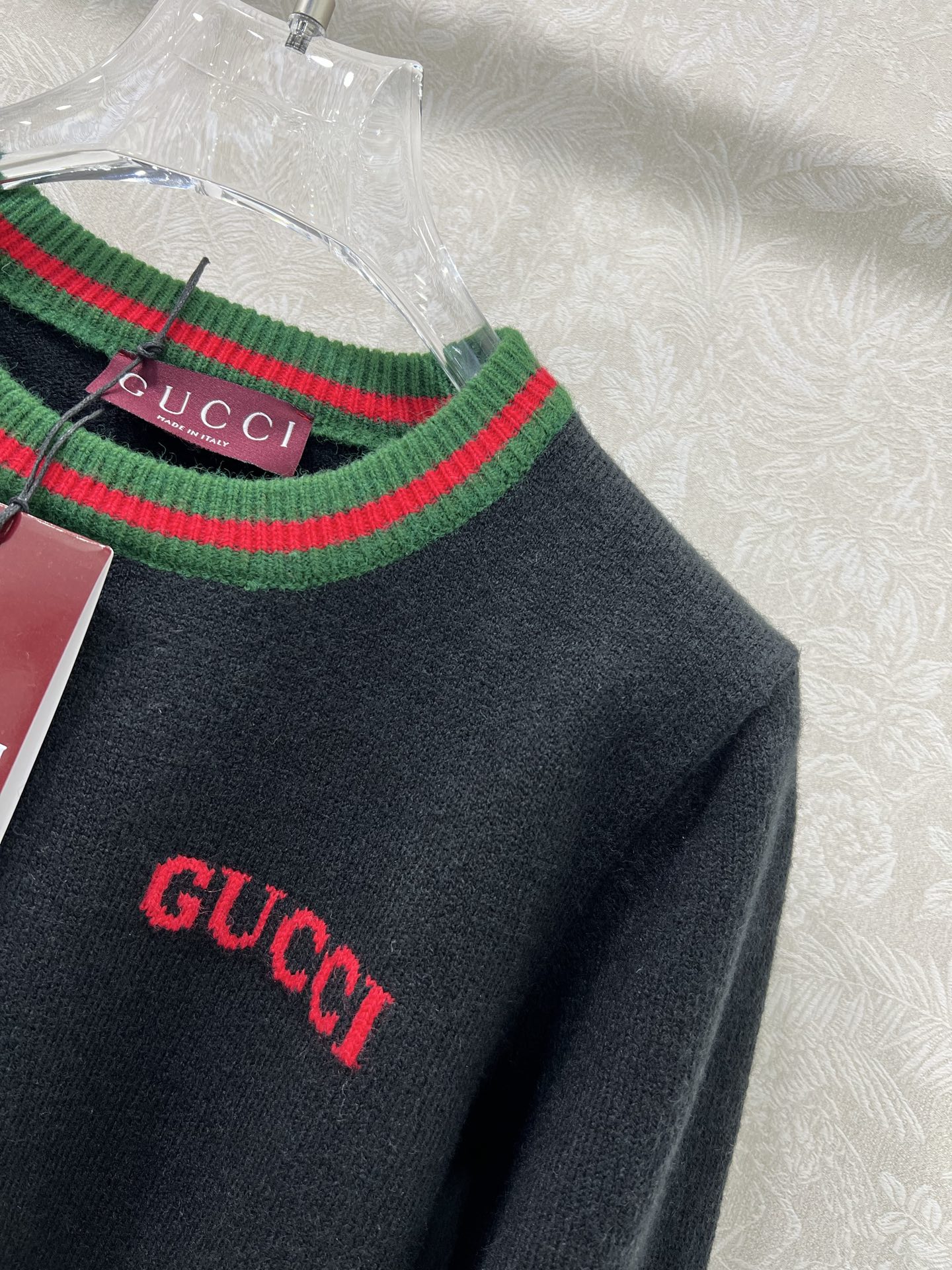 🔥🔥Gucc*25新款领口撞色针织套头毛衣 胸前字母刺绣 领口经典红绿拼色条纹 独家高版出品 真的很难不