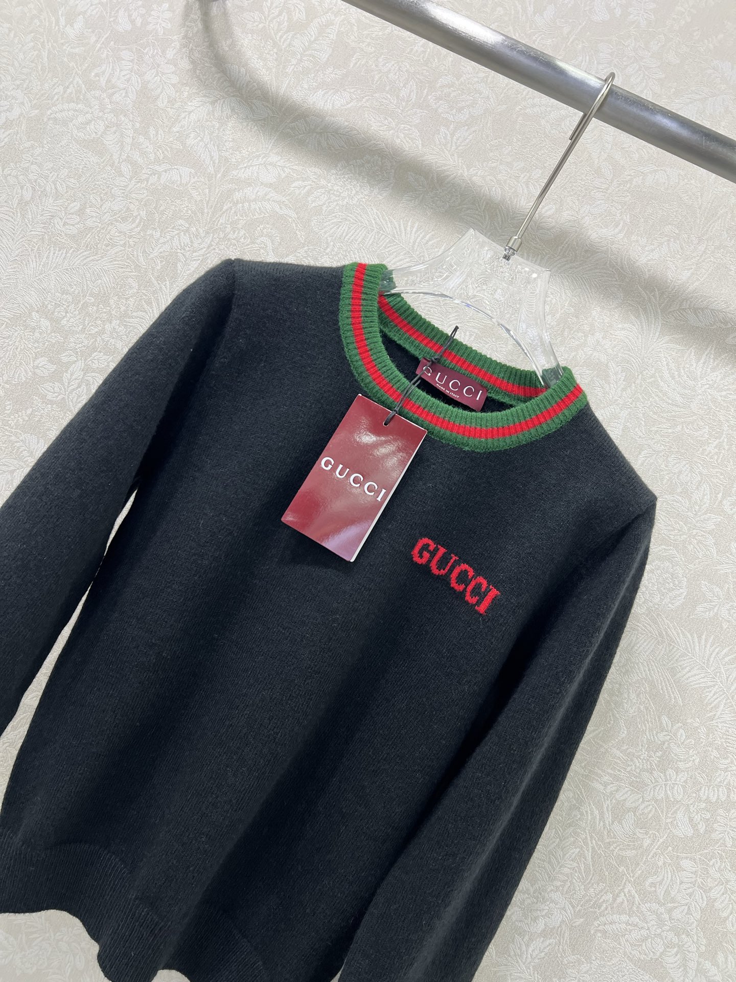 🔥🔥Gucc*25新款领口撞色针织套头毛衣 胸前字母刺绣 领口经典红绿拼色条纹 独家高版出品 真的很难不
