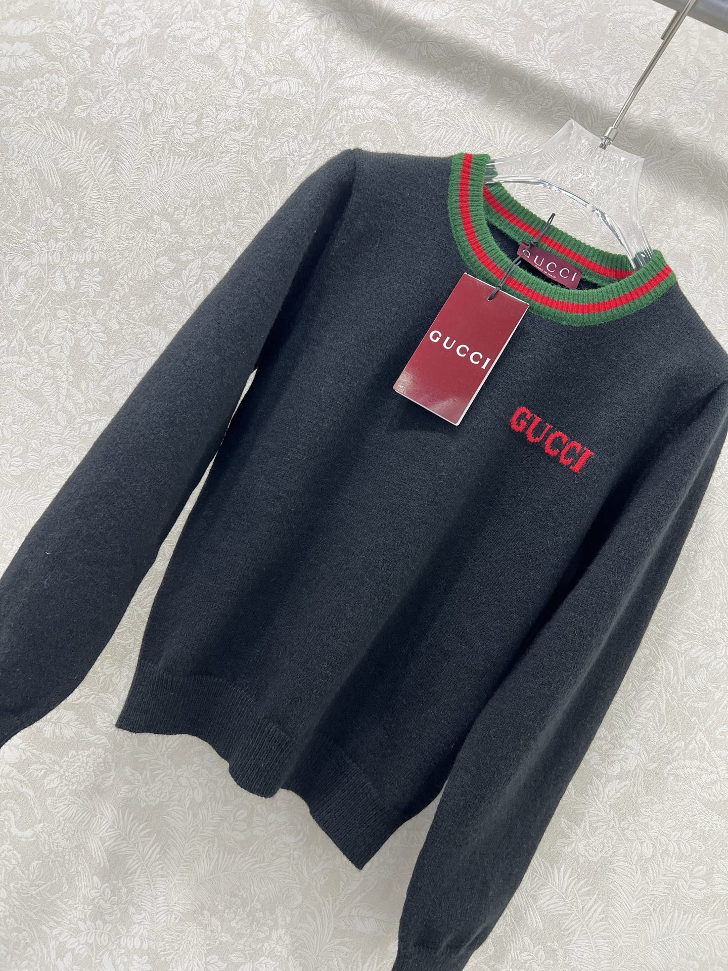 🔥🔥Gucc*25新款领口撞色针织套头毛衣 胸前字母刺绣 领口经典红绿拼色条纹 独家高版出品 真的很难不